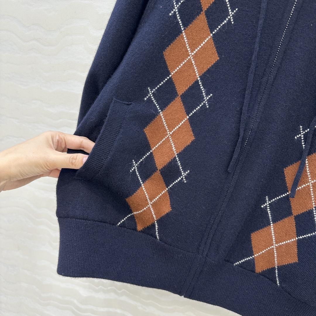 高端原单品质❤️miu系少女学院风穿搭！重工羊毛针织棉服。18针工艺定位菱格减龄学院风。进口羊毛纱线针织