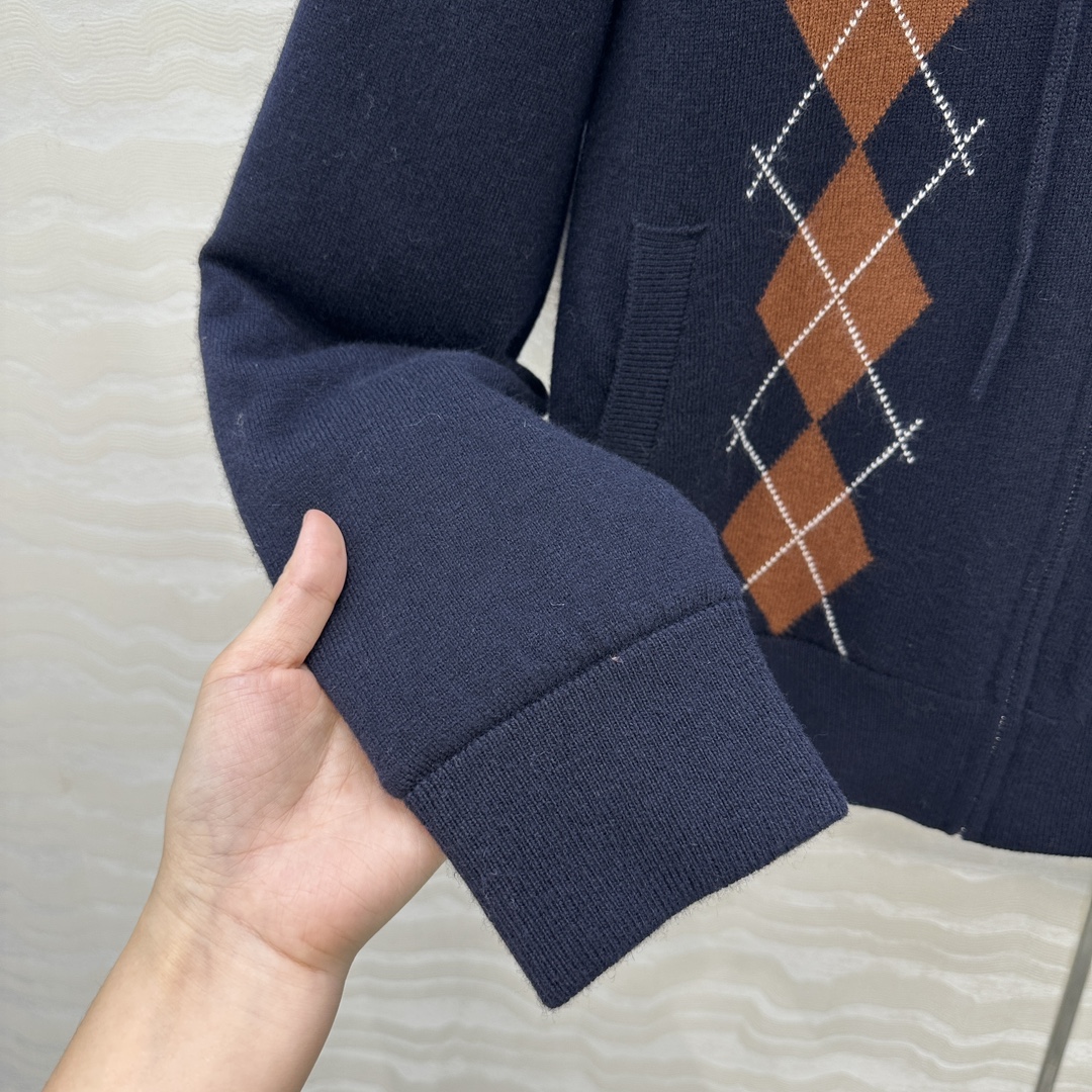 高端原单品质❤️miu系少女学院风穿搭！重工羊毛针织棉服。18针工艺定位菱格减龄学院风。进口羊毛纱线针织