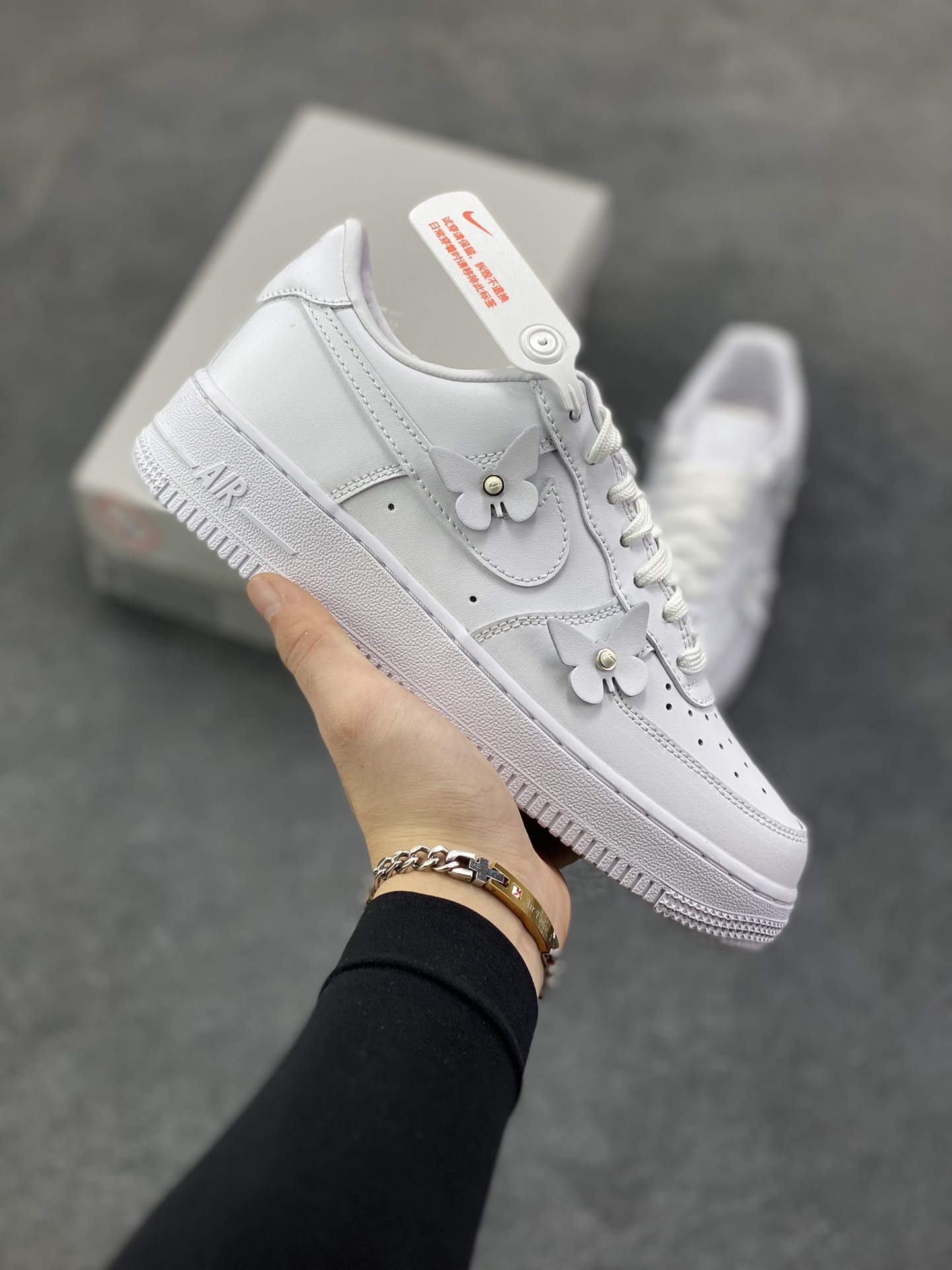Nike Air Force 1 Low 白蝴蝶 空军一号低帮运动休闲板鞋 原楦头原纸板 打造纯正空军版型#专注外贸渠道 全掌内置蜂窝气垫 #原盒配件 原厂中底钢印、拉帮完美 货号：IH4480-100 尺码：35.5 36 36.5 37.5 38 38.5 39 40 40.5 41 42 42.5 43 44 44.5 45-选品中心