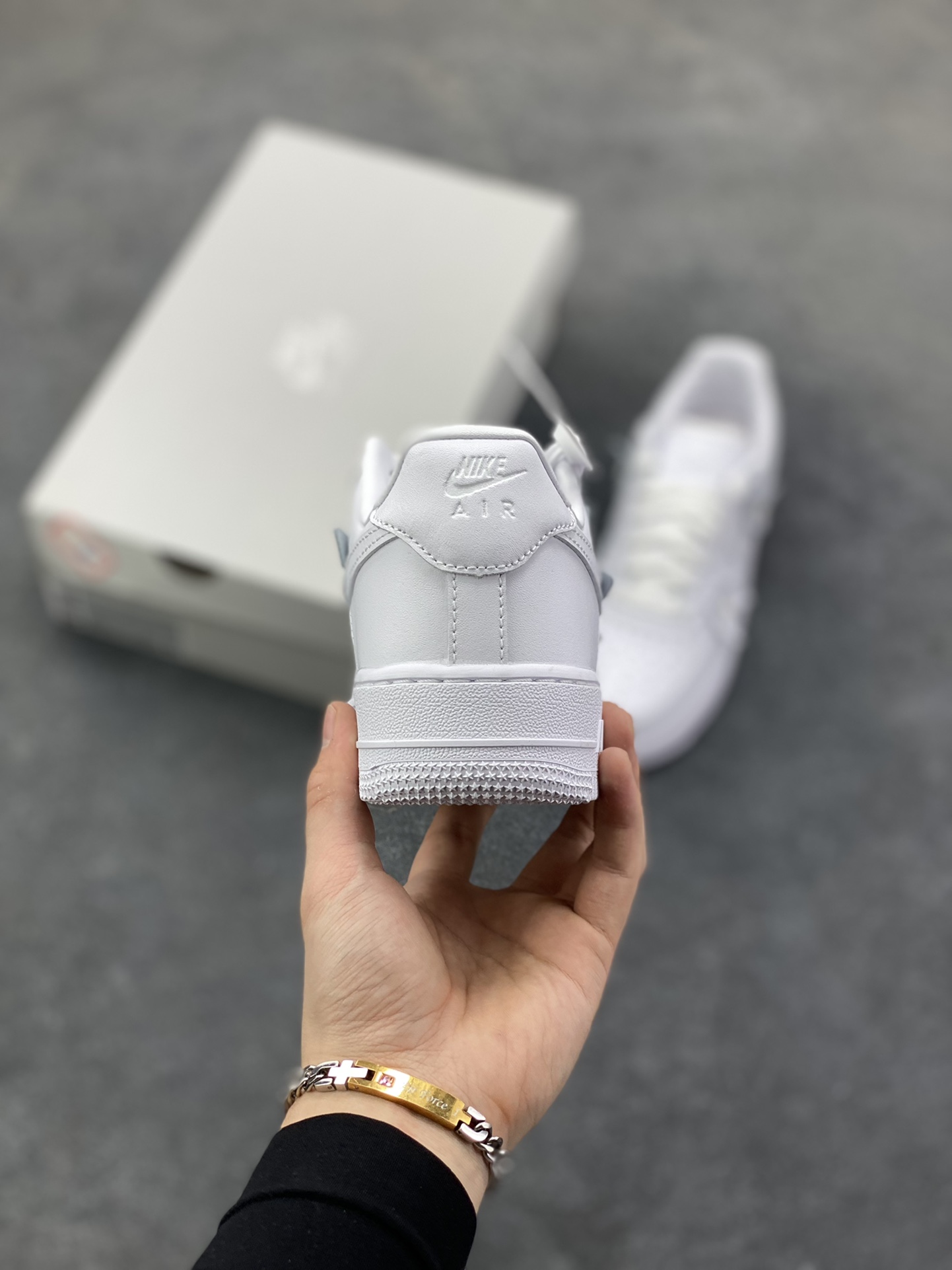 图片[4]-Nike Air Force 1 Low 白蝴蝶 空军一号低帮运动休闲板鞋 原楦头原纸板 打造纯正空军版型#专注外贸渠道 全掌内置蜂窝气垫 #原盒配件 原厂中底钢印、拉帮完美 货号：IH4480-100 尺码：35.5 36 36.5 37.5 38 38.5 39 40 40.5 41 42 42.5 43 44 44.5 45-选品中心