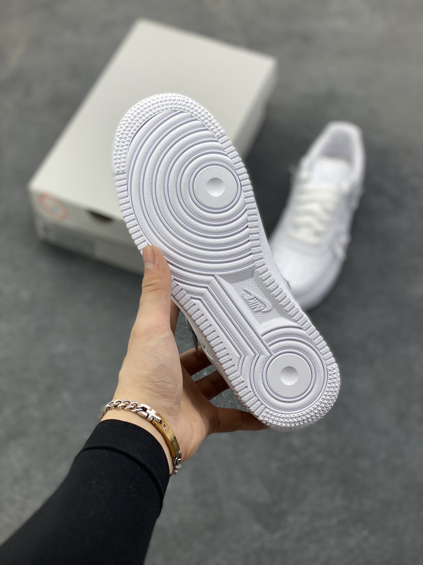 图片[5]-Nike Air Force 1 Low 白蝴蝶 空军一号低帮运动休闲板鞋 原楦头原纸板 打造纯正空军版型#专注外贸渠道 全掌内置蜂窝气垫 #原盒配件 原厂中底钢印、拉帮完美 货号：IH4480-100 尺码：35.5 36 36.5 37.5 38 38.5 39 40 40.5 41 42 42.5 43 44 44.5 45-选品中心