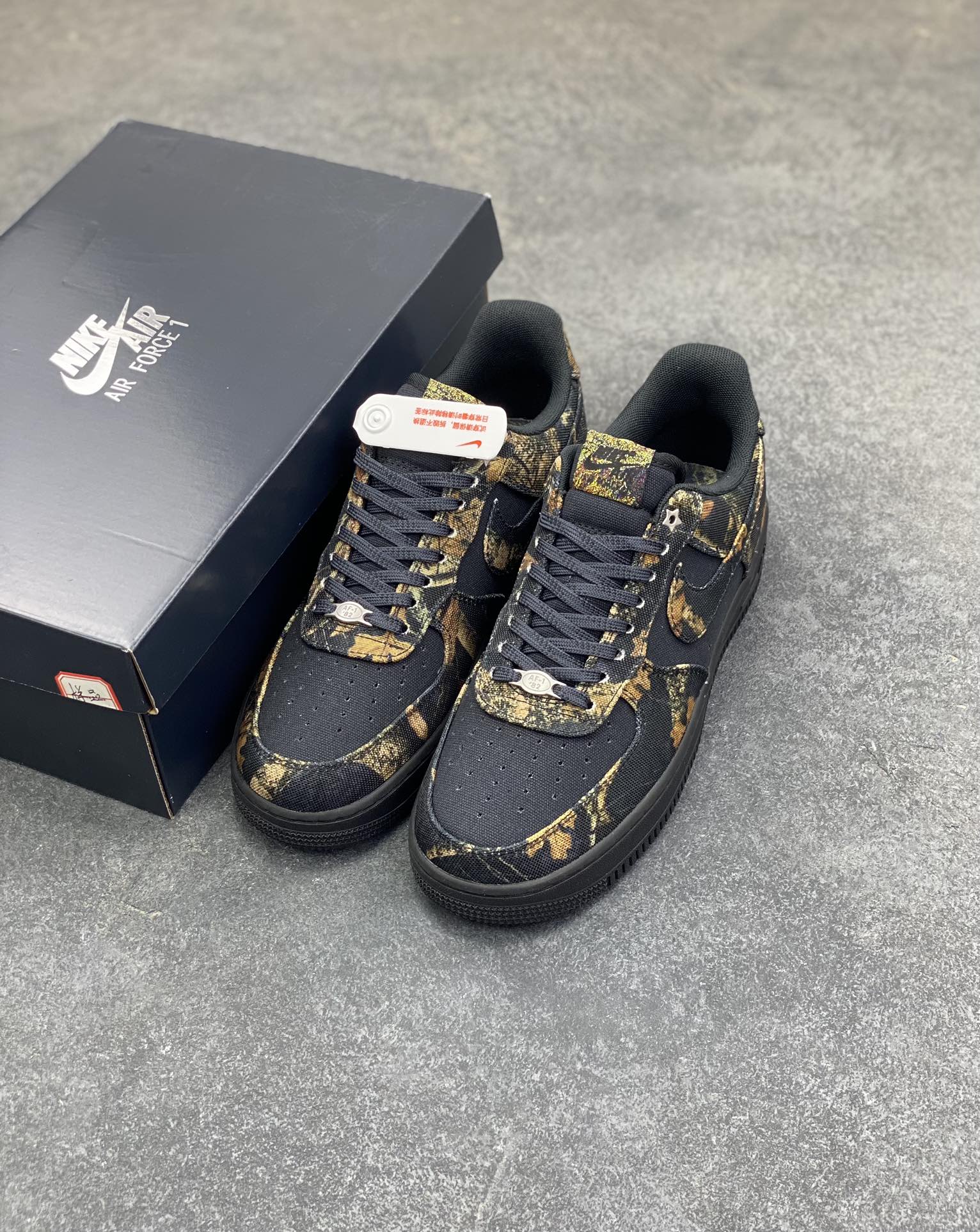 图片[8]-Nike Air Force 1 Low 空军一号低帮运动休闲板鞋 原楦头原纸板 打造纯正空军版型#专注外贸渠道 全掌内置蜂窝气垫 #原盒配件 原厂中底钢印、拉帮完美 货号：IH1221-001 尺码：36 36.5 37.5 38 38.5 39 40 40.5 41 42 42.5 43 44 44.5 45-选品中心