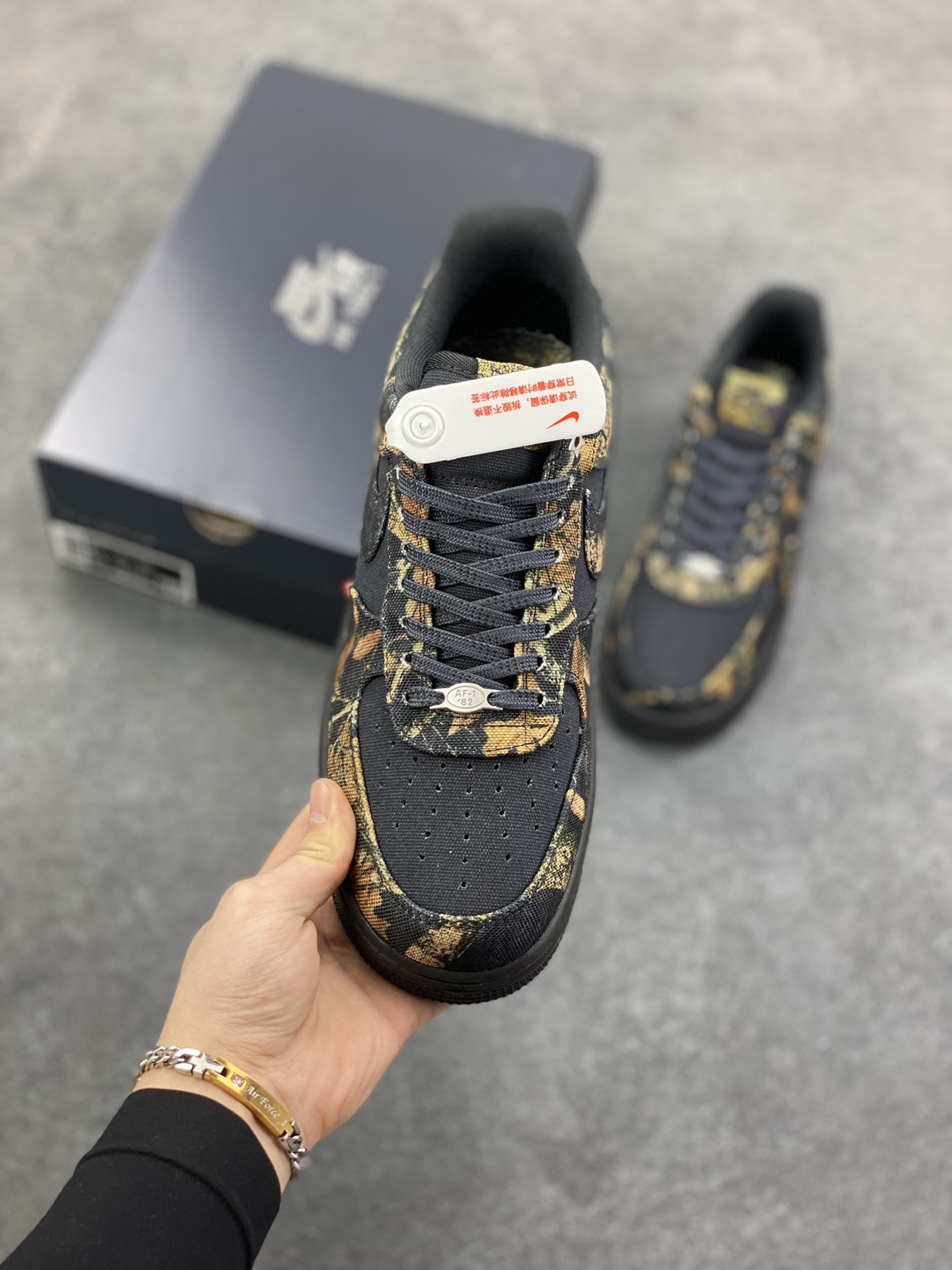 图片[2]-Nike Air Force 1 Low 空军一号低帮运动休闲板鞋 原楦头原纸板 打造纯正空军版型#专注外贸渠道 全掌内置蜂窝气垫 #原盒配件 原厂中底钢印、拉帮完美 货号：IH1221-001 尺码：36 36.5 37.5 38 38.5 39 40 40.5 41 42 42.5 43 44 44.5 45-选品中心