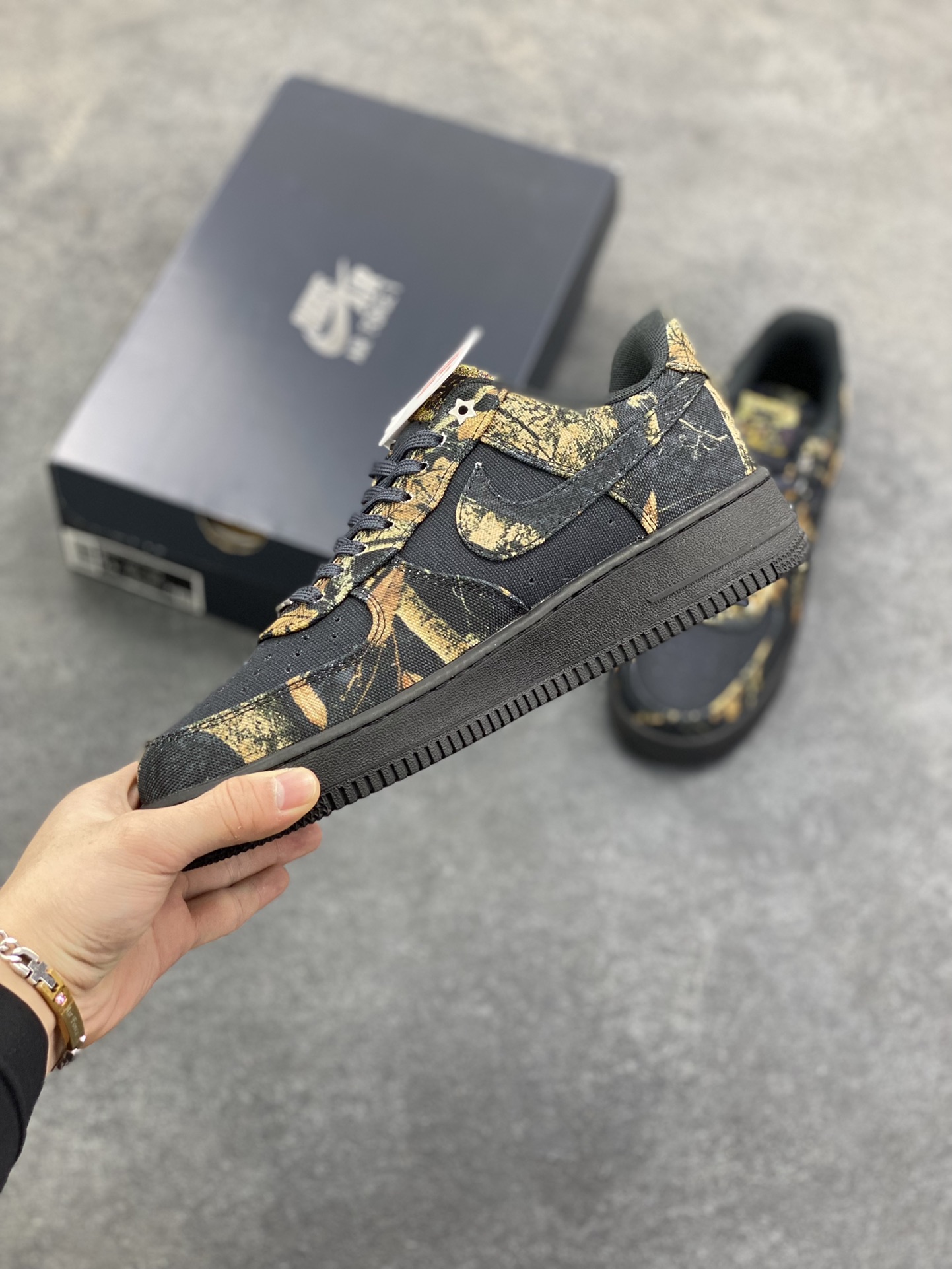 图片[3]-Nike Air Force 1 Low 空军一号低帮运动休闲板鞋 原楦头原纸板 打造纯正空军版型#专注外贸渠道 全掌内置蜂窝气垫 #原盒配件 原厂中底钢印、拉帮完美 货号：IH1221-001 尺码：36 36.5 37.5 38 38.5 39 40 40.5 41 42 42.5 43 44 44.5 45-选品中心