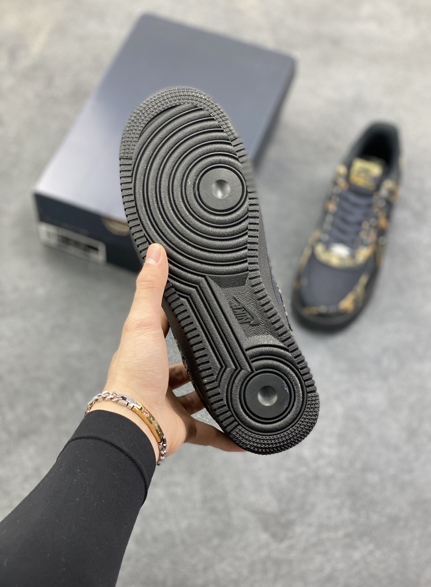 图片[5]-Nike Air Force 1 Low 空军一号低帮运动休闲板鞋 原楦头原纸板 打造纯正空军版型#专注外贸渠道 全掌内置蜂窝气垫 #原盒配件 原厂中底钢印、拉帮完美 货号：IH1221-001 尺码：36 36.5 37.5 38 38.5 39 40 40.5 41 42 42.5 43 44 44.5 45-选品中心