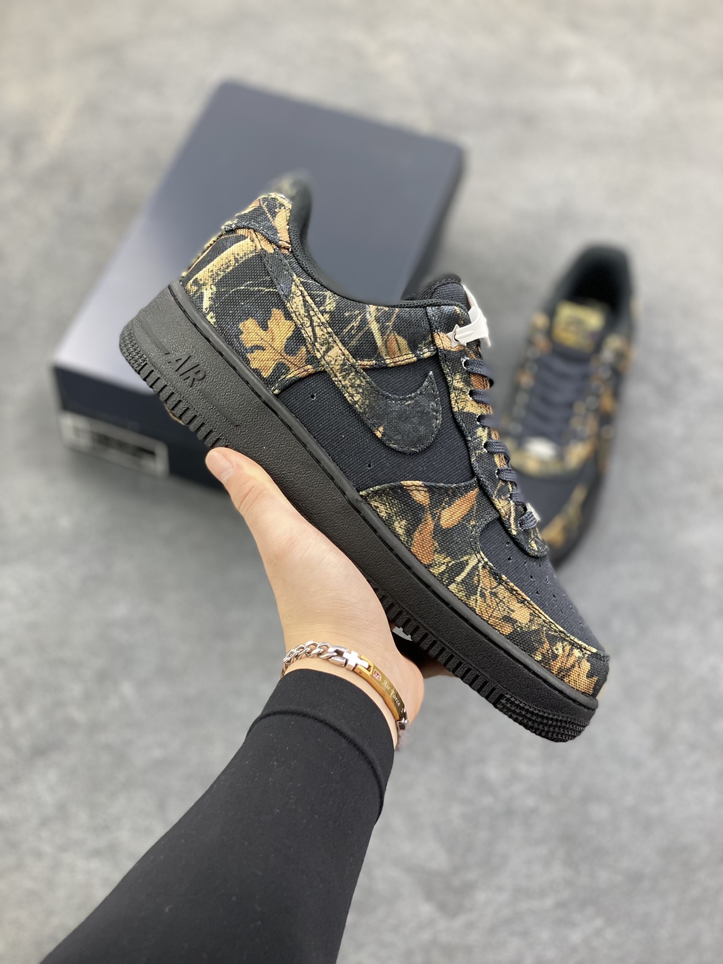 Nike Air Force 1 Low 空军一号低帮运动休闲板鞋 原楦头原纸板 打造纯正空军版型#专注外贸渠道 全掌内置蜂窝气垫 #原盒配件 原厂中底钢印、拉帮完美 货号：IH1221-001 尺码：36 36.5 37.5 38 38.5 39 40 40.5 41 42 42.5 43 44 44.5 45-选品中心