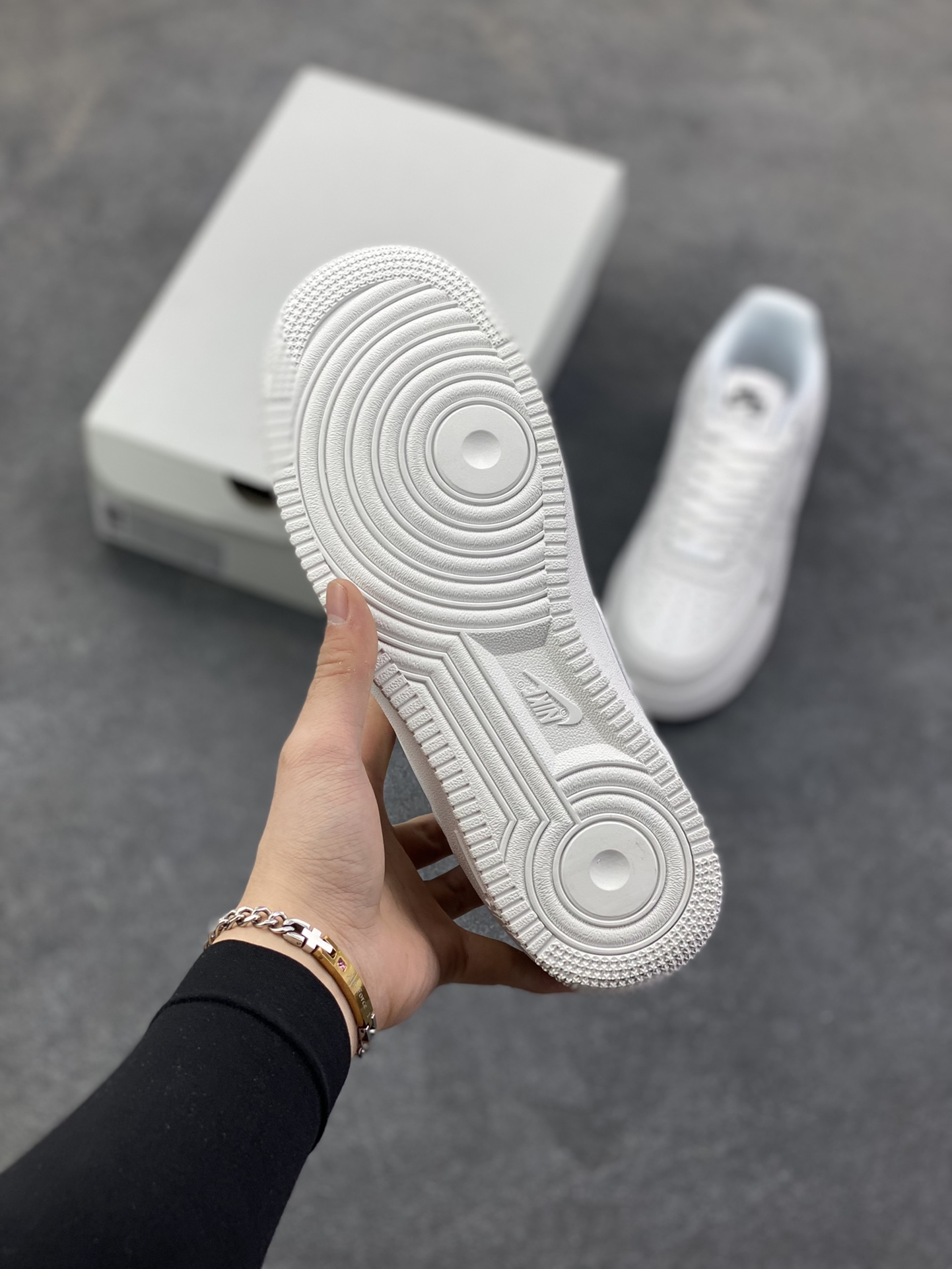 图片[5]-福利特价 Nike Air Force 1 Low 白黑小勾 空军一号低帮运动休闲板鞋 原楦头原纸板 打造纯正空军版型 专注外贸渠道 全掌内置蜂窝气垫 原盒配件 原厂中底钢印、拉帮完美 货号：HF1058-133 尺码：36 36.5 37.5 38 38.5 39 40 40.5 41 42 42.5 43 44 44.5 45-选品中心