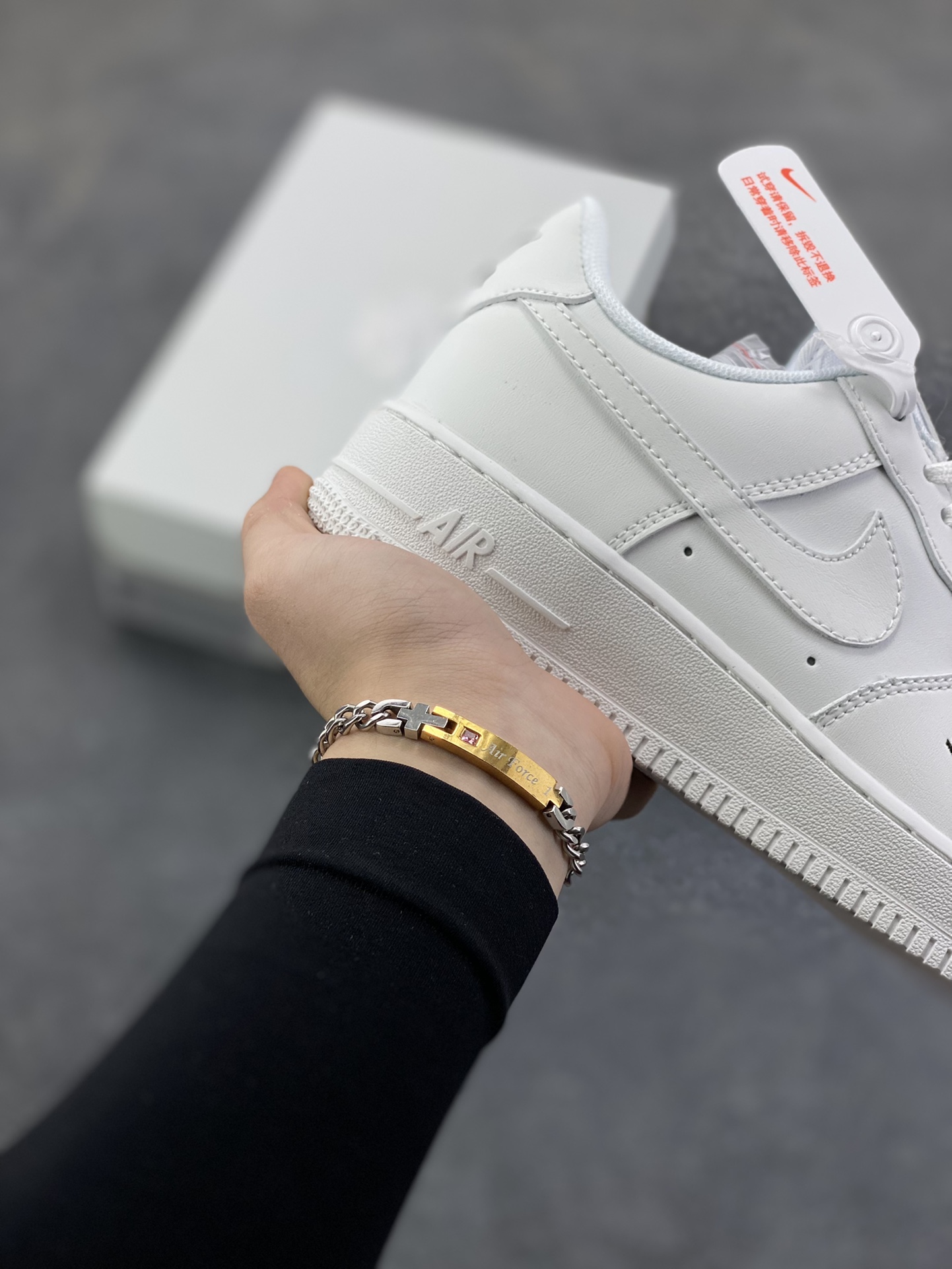 图片[6]-福利特价 Nike Air Force 1 Low 白黑小勾 空军一号低帮运动休闲板鞋 原楦头原纸板 打造纯正空军版型 专注外贸渠道 全掌内置蜂窝气垫 原盒配件 原厂中底钢印、拉帮完美 货号：HF1058-133 尺码：36 36.5 37.5 38 38.5 39 40 40.5 41 42 42.5 43 44 44.5 45-选品中心
