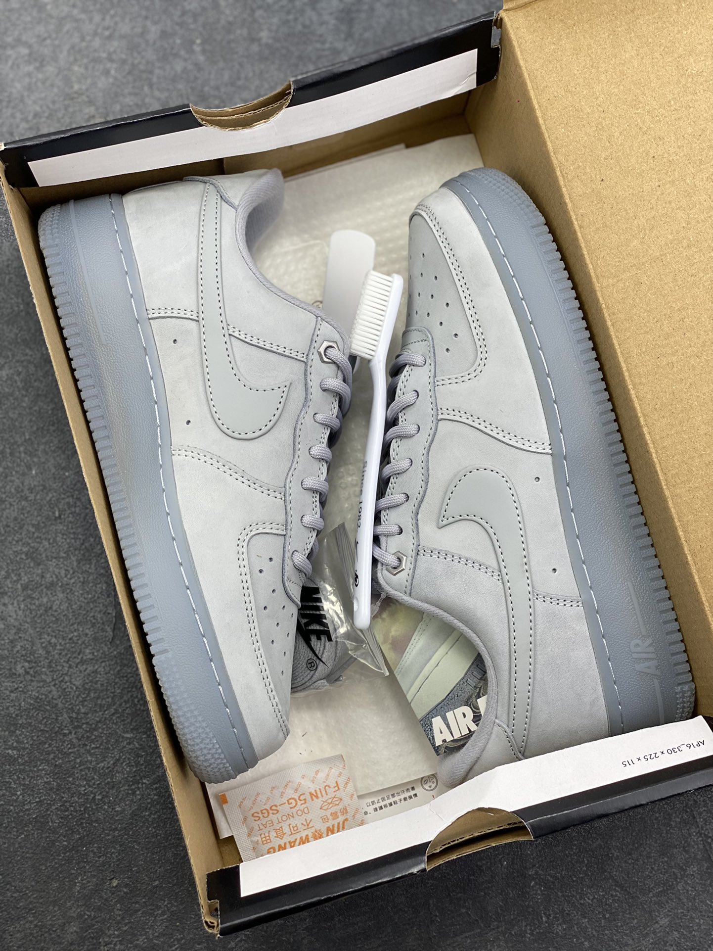 图片[9]-HY版本💯 Nike Air Force 1 Low 灰水晶底 空军一号低帮运动休闲板鞋 原楦头原纸板 打造纯正空军版型 专注外贸渠道 全掌内置蜂窝气垫 原盒配件 原厂中底钢印、拉帮完美 货号：CJ9179-002 尺码：36 36.5 37.5 38 38.5 39 40 40.5 41 42 42.5 43 44 44.5 45 46-选品中心