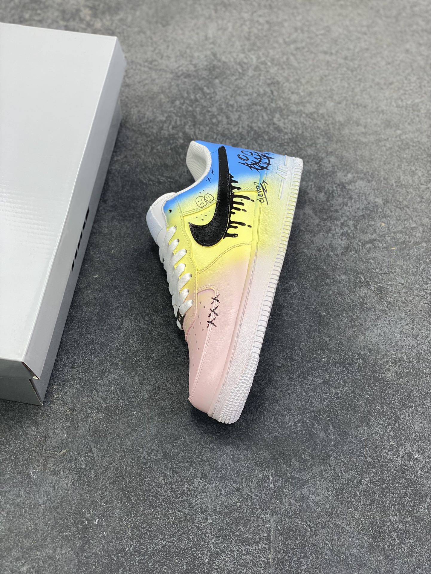 图片[7]-【定制球鞋】Nike Air Force 1 糖渍恶魔 MH计划 多巴胺 手绘涂鸦 渐变效果 耐磨轻便 低帮 板鞋 男女同款 粉 黄 蓝难度大 原楦头原纸板 原装鞋盒 定制五金配件 内置全掌气垫 原厂鞋底 货号：CW2288-111 尺码：36 36.5 37.5 38 38.5 39 40 40.5 41 42 42.5 43 44 44.5 45-选品中心