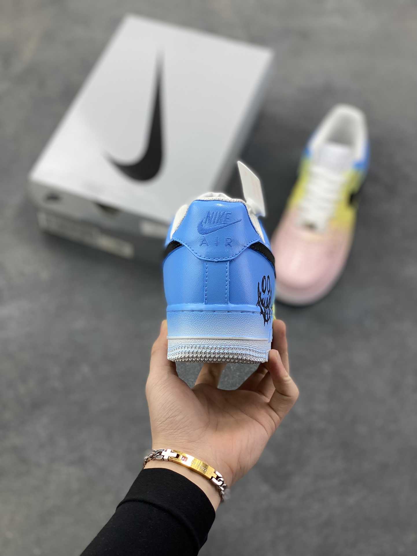 图片[4]-【定制球鞋】Nike Air Force 1 糖渍恶魔 MH计划 多巴胺 手绘涂鸦 渐变效果 耐磨轻便 低帮 板鞋 男女同款 粉 黄 蓝难度大 原楦头原纸板 原装鞋盒 定制五金配件 内置全掌气垫 原厂鞋底 货号：CW2288-111 尺码：36 36.5 37.5 38 38.5 39 40 40.5 41 42 42.5 43 44 44.5 45-选品中心