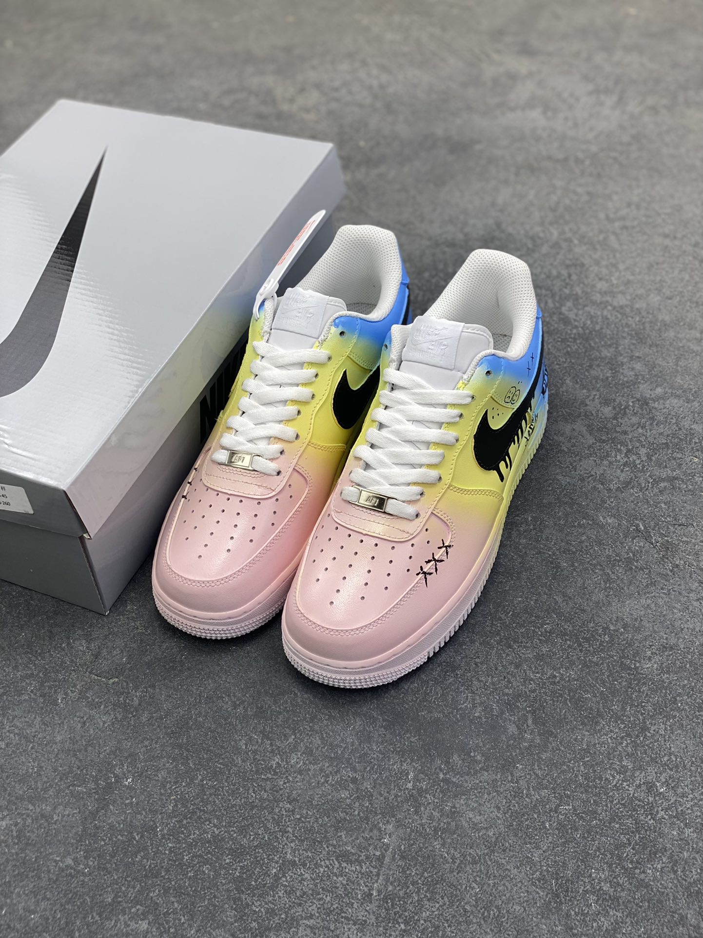 图片[8]-【定制球鞋】Nike Air Force 1 糖渍恶魔 MH计划 多巴胺 手绘涂鸦 渐变效果 耐磨轻便 低帮 板鞋 男女同款 粉 黄 蓝难度大 原楦头原纸板 原装鞋盒 定制五金配件 内置全掌气垫 原厂鞋底 货号：CW2288-111 尺码：36 36.5 37.5 38 38.5 39 40 40.5 41 42 42.5 43 44 44.5 45-选品中心