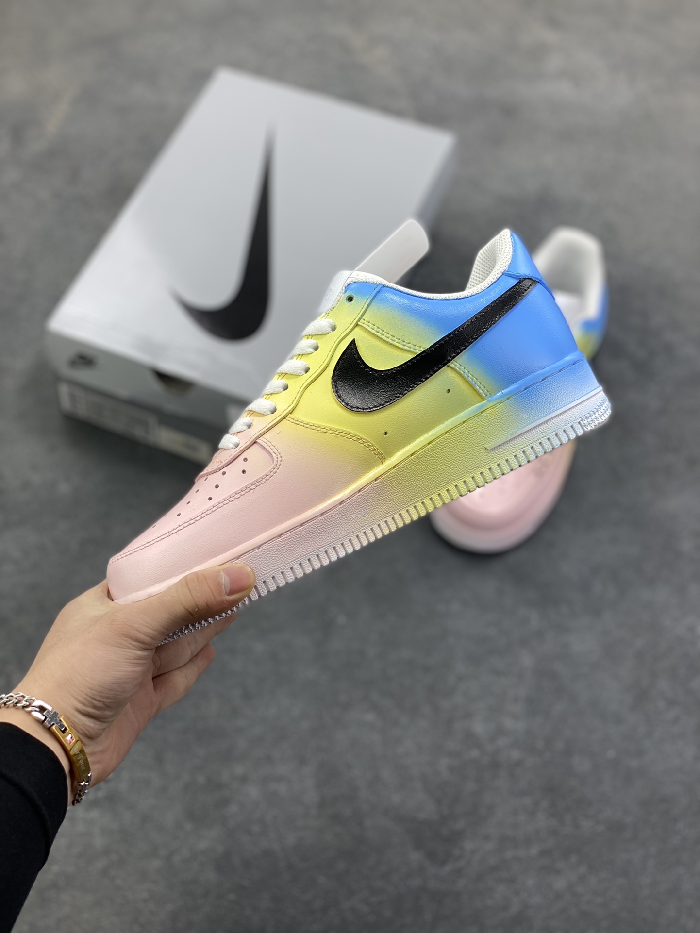图片[3]-【定制球鞋】Nike Air Force 1 糖渍恶魔 MH计划 多巴胺 手绘涂鸦 渐变效果 耐磨轻便 低帮 板鞋 男女同款 粉 黄 蓝难度大 原楦头原纸板 原装鞋盒 定制五金配件 内置全掌气垫 原厂鞋底 货号：CW2288-111 尺码：36 36.5 37.5 38 38.5 39 40 40.5 41 42 42.5 43 44 44.5 45-选品中心