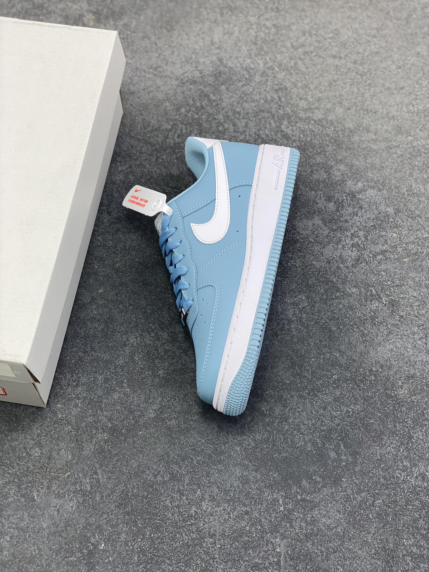 图片[7]-HY版本💯 Nike Air Force 1 Low 蓝白勾 空军一号低帮运动休闲板鞋 原楦头原纸板 打造纯正空军版型#专注外贸渠道 全掌内置蜂窝气垫 #原盒配件 原厂中底钢印、拉帮完美 货号：FJ4146-403 尺码：36 36.5 37.5 38 38.5 39 40 40.5 41 42 42.5 43 44 44.5 45 46-选品中心