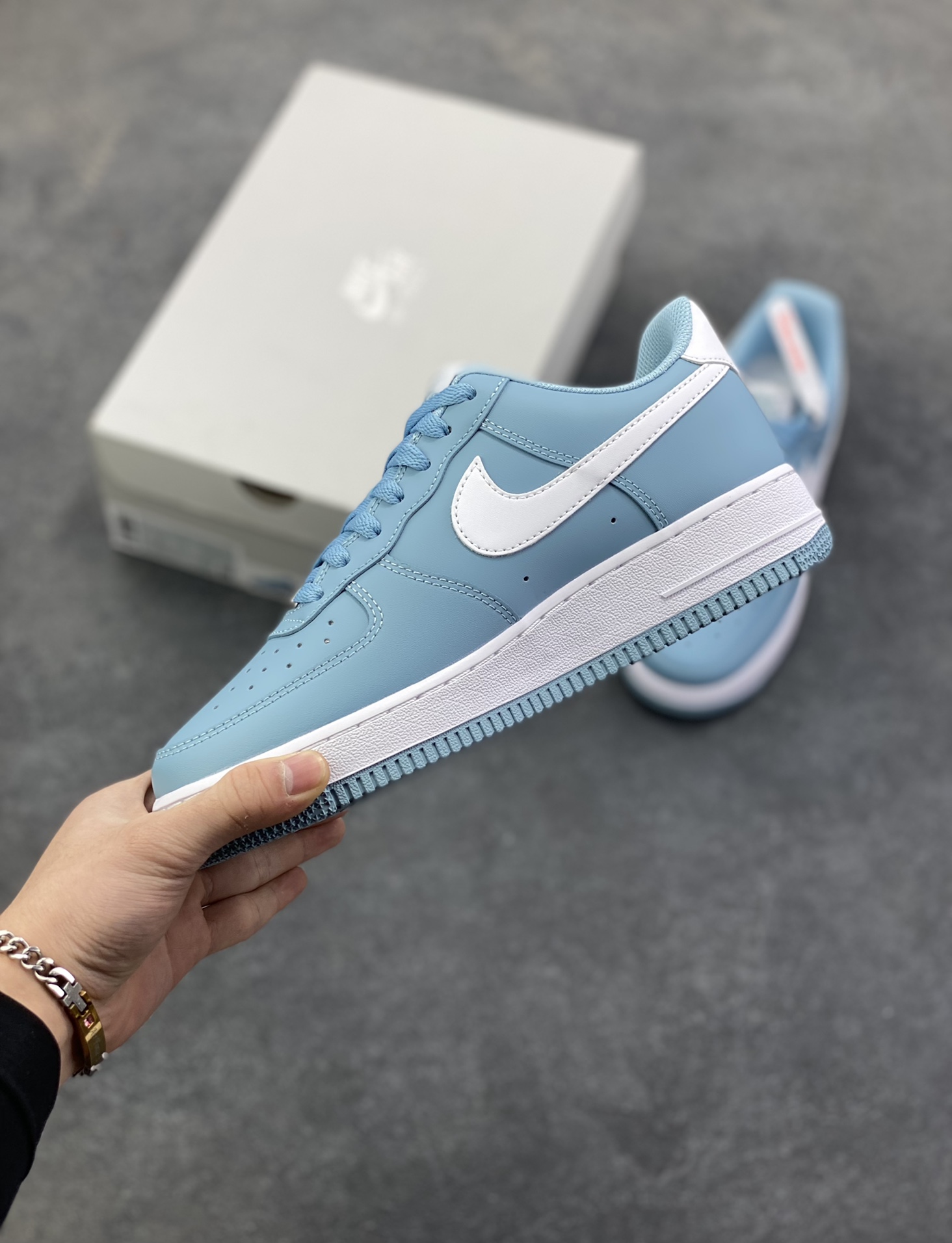 图片[3]-HY版本💯 Nike Air Force 1 Low 蓝白勾 空军一号低帮运动休闲板鞋 原楦头原纸板 打造纯正空军版型#专注外贸渠道 全掌内置蜂窝气垫 #原盒配件 原厂中底钢印、拉帮完美 货号：FJ4146-403 尺码：36 36.5 37.5 38 38.5 39 40 40.5 41 42 42.5 43 44 44.5 45 46-选品中心
