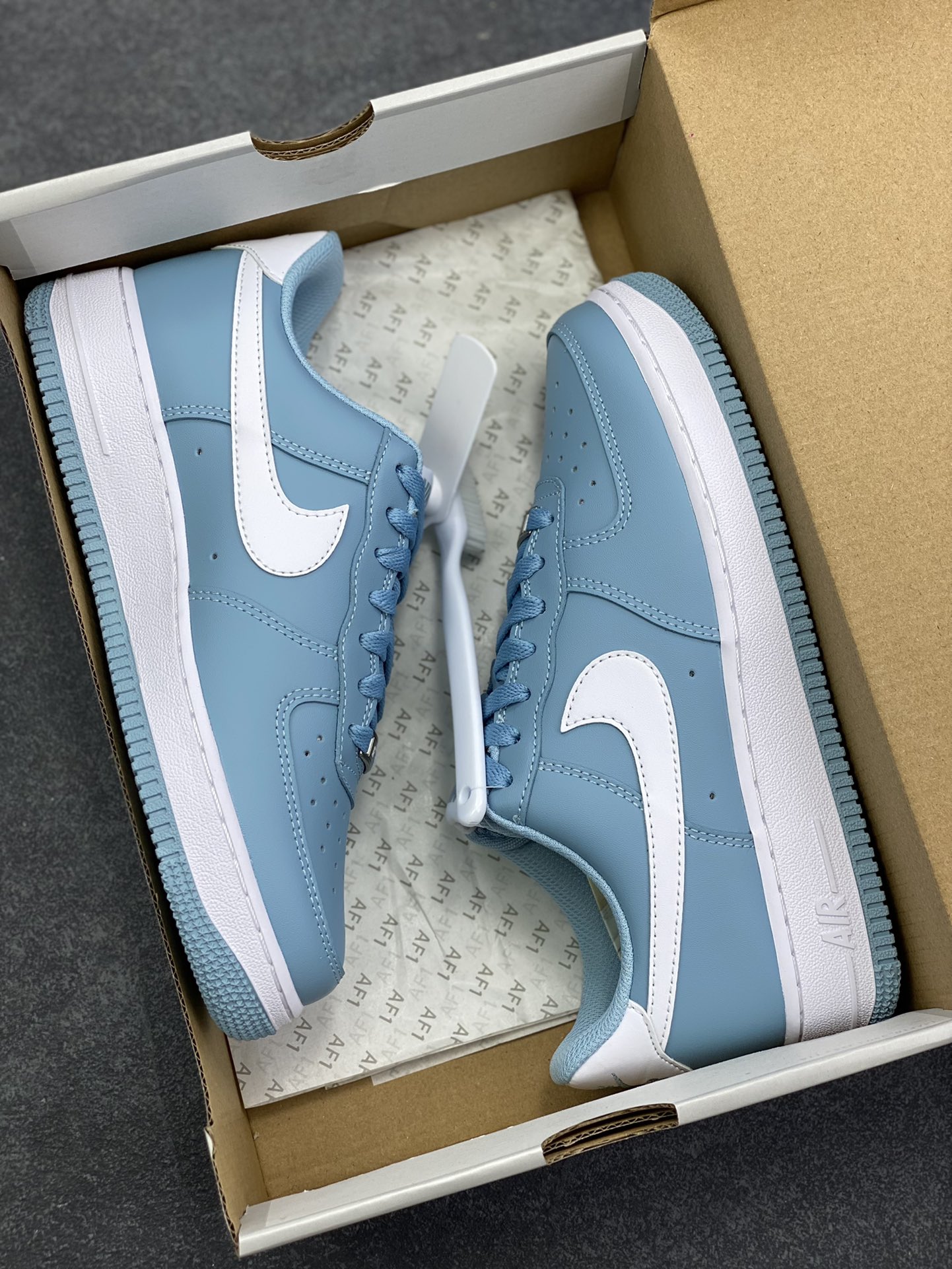 图片[9]-HY版本💯 Nike Air Force 1 Low 蓝白勾 空军一号低帮运动休闲板鞋 原楦头原纸板 打造纯正空军版型#专注外贸渠道 全掌内置蜂窝气垫 #原盒配件 原厂中底钢印、拉帮完美 货号：FJ4146-403 尺码：36 36.5 37.5 38 38.5 39 40 40.5 41 42 42.5 43 44 44.5 45 46-选品中心