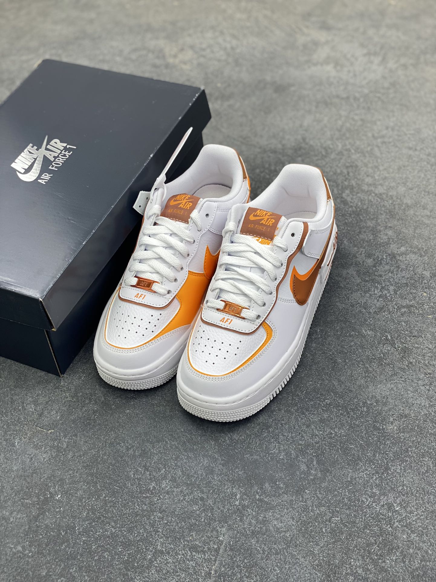 图片[8]-NK Air Force 1 Shadow 轻量增高低帮百搭板鞋\”拼接马卡龙\” 全新少女系解构主义设计双层轻量EVA发泡中底+防滑RB橡胶外圈底鞋底 原楦头原纸板 打造纯正空军版型 专注外贸渠道 全掌内置蜂窝气垫 原盒配件 原厂中底钢印、拉帮完美 货号：CI0919-124 尺码：35.5 36 36.5 37.5 38 38.5 39 40-选品中心