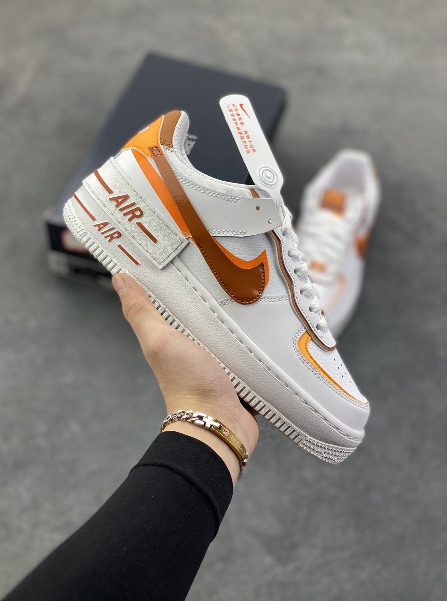 NK Air Force 1 Shadow 轻量增高低帮百搭板鞋\”拼接马卡龙\” 全新少女系解构主义设计双层轻量EVA发泡中底+防滑RB橡胶外圈底鞋底 原楦头原纸板 打造纯正空军版型 专注外贸渠道 全掌内置蜂窝气垫 原盒配件 原厂中底钢印、拉帮完美 货号：CI0919-124 尺码：35.5 36 36.5 37.5 38 38.5 39 40-选品中心