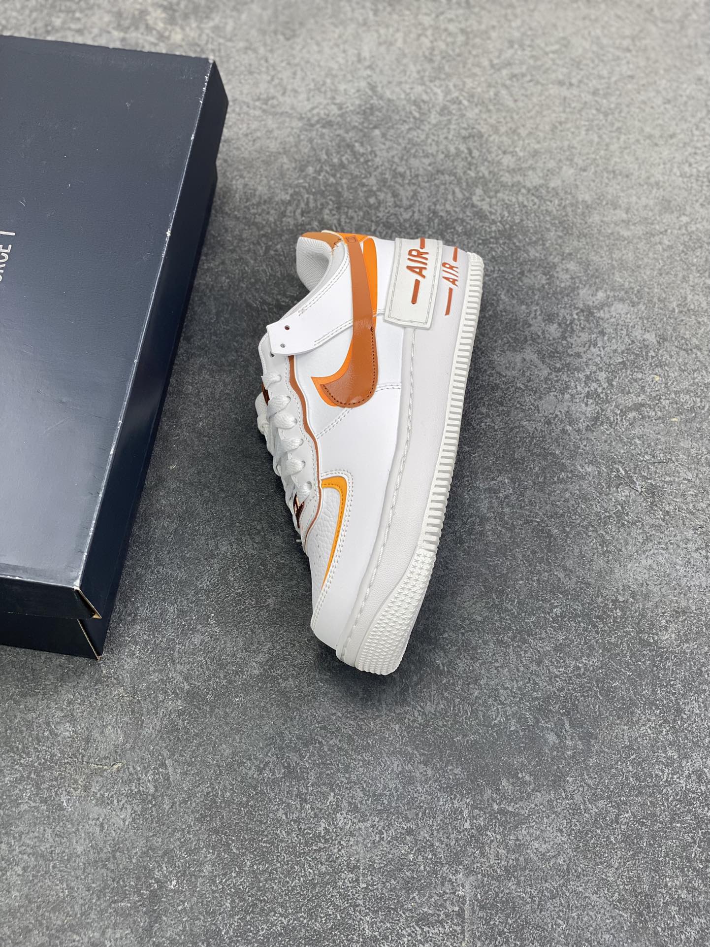 图片[7]-NK Air Force 1 Shadow 轻量增高低帮百搭板鞋\”拼接马卡龙\” 全新少女系解构主义设计双层轻量EVA发泡中底+防滑RB橡胶外圈底鞋底 原楦头原纸板 打造纯正空军版型 专注外贸渠道 全掌内置蜂窝气垫 原盒配件 原厂中底钢印、拉帮完美 货号：CI0919-124 尺码：35.5 36 36.5 37.5 38 38.5 39 40-选品中心