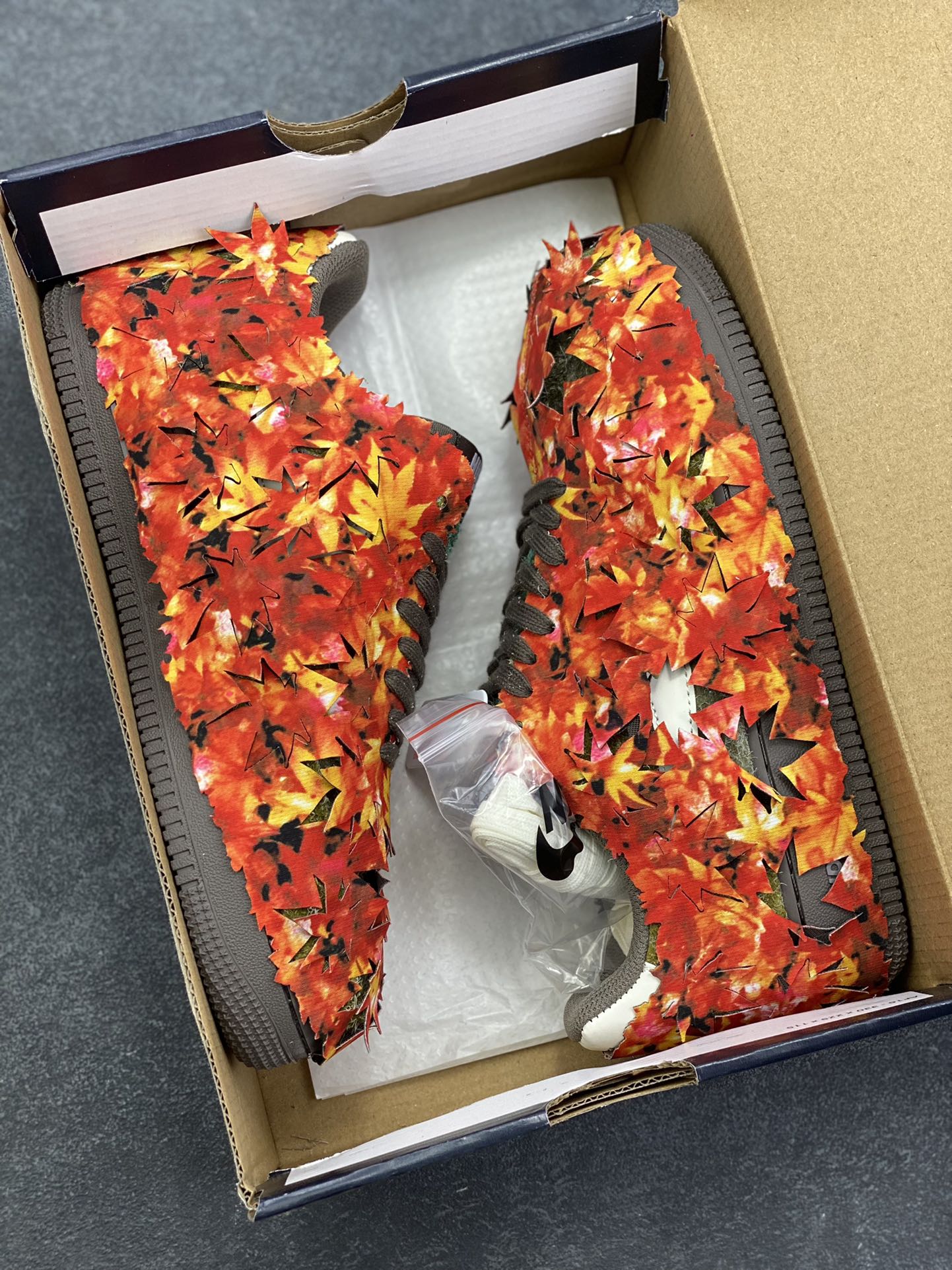 图片[9]-Nike Air Force 1 Low 枫叶 空军一号低帮运动休闲板鞋 原楦头原纸板 打造纯正空军版型#专注外贸渠道 全掌内置蜂窝气垫 #原盒配件 原厂中底钢印、拉帮完美 货号：IM8062-368 尺码：36 36.5 37.5 38 38.5 39 40 40.5 41 42 42.5 43 44 44.5 45-选品中心