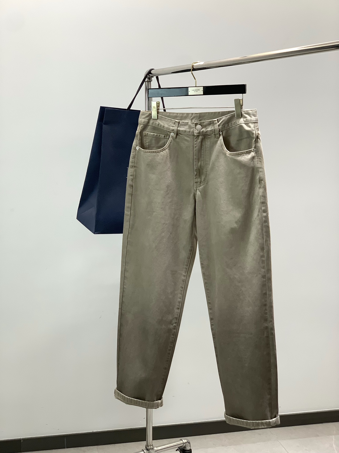 NO:608874,, Dior Dior, 2025 autumn and winter new products, available at the official website counter simultaneously, original goods, fashionable and casual washed jeans, super stylish jeans, customized original washed denim fabric, top embroidery crafts letter pattern decorative logo, original hardware accessories decoration, handsome upper body, size M-3XL,, dior, dior, jeans, alexander wang19860909,Dior 迪奥,2025秋冬新品,官网专柜同步有售,原单狠货,时尚休闲水洗牛仔裤,超级有范儿的一款牛仔裤,定制原版水洗牛仔面料,顶级刺绣工艺字母图案装饰logo,原版五金辅料装饰,上身帅气十足,码数M-3XL,,dior,dior,jeans,alexander wang,Men's clothing