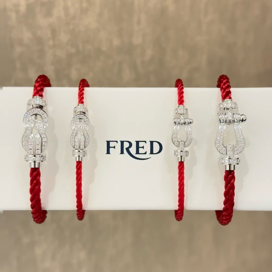 💥新品发布❤火爆🎉钢丝费雷德 Fred斐登满钻、半钻、无钻马蹄扣中性款高品质黑色钢丝绳手链手镯！本命绳👉🏻大牌 时尚 精致💠FORCE 系列手链⭐高端定制～亚金微电镀18k金工艺 精工马蹄扣头手镯！上手效果非常百搭💍 网红达人 时尚一族必备单品 玫瑰金、黄金、银色扣头😘男女情侣款两个码数：17/19cm