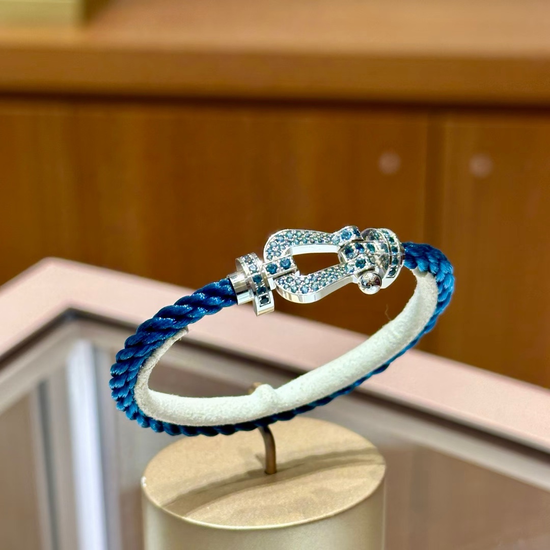 💥新品发布❤火爆🎉钢丝费雷德 Fred斐登满钻、半钻、无钻马蹄扣中性款高品质黑色钢丝绳手链手镯！本命绳👉🏻大牌 时尚 精致💠FORCE 系列手链⭐高端定制～亚金微电镀18k金工艺 精工马蹄扣头手镯！上手效果非常百搭💍 网红达人 时尚一族必备单品 玫瑰金、黄金、银色扣头😘男女情侣款两个码数：17/19cm