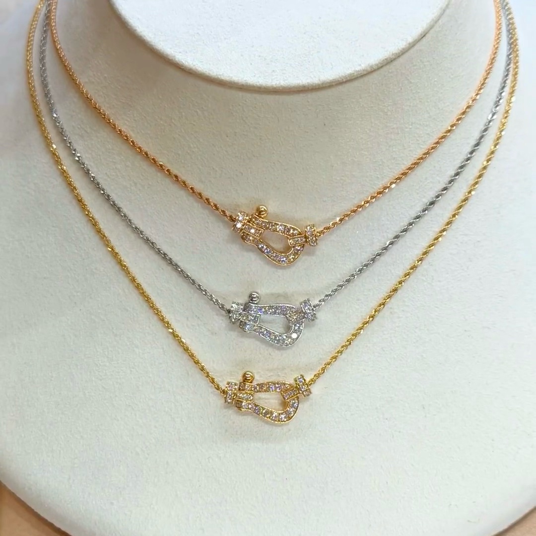 💥新品发布❤火爆🎉钢丝费雷德 Fred斐登满钻、半钻、无钻马蹄扣中性款高品质黑色钢丝绳手链手镯！本命绳👉🏻大牌 时尚 精致💠FORCE 系列手链⭐高端定制～亚金微电镀18k金工艺 精工马蹄扣头手镯！上手效果非常百搭💍 网红达人 时尚一族必备单品 玫瑰金、黄金、银色扣头😘男女情侣款两个码数：17/19cm