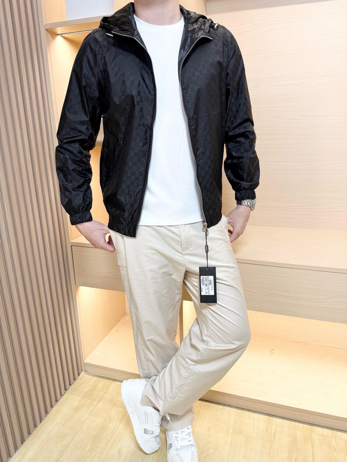 NO:599881,Gucci-2025’s latest hot-selling double-sided jacket will be shipped to European and American counters at the same time!  Selected polyester fiber fabrics imported from Italy are matched with simple and fashionable designs, classic patterns and brand embroidery to highlight fashionable sizes 48-56 (model 180/140 wears 50, with Hong Kong Lane Crawford gift box packaging),,jackets & coats,alexander wang19860909古琦-2025专柜最新爆款双面外套出货 欧美专柜同步发售！精选意大利进口聚酯纤维面料搭配简约时尚的设计,经典花纹搭配品牌刺绣彰显时尚尺码48-56（模特180/140穿50,配香港连卡佛礼盒包装）,,jackets & coats,alexander wang,Men's clothing