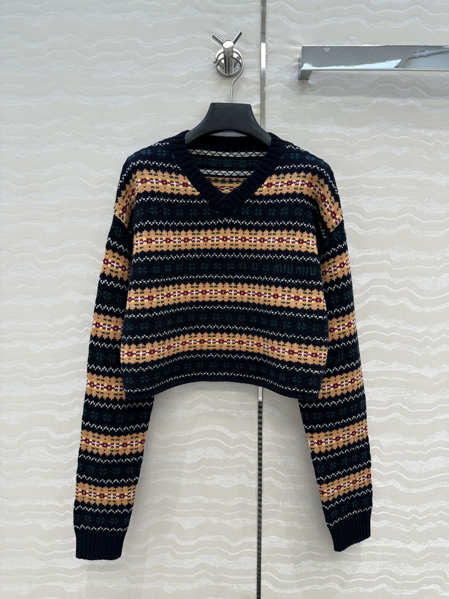 原单品质❤️miu缪系少女穿搭！知识分子时髦风！费尔岛嵌花V领短款毛衣。进口100%绵羊毛纱线！气质少女