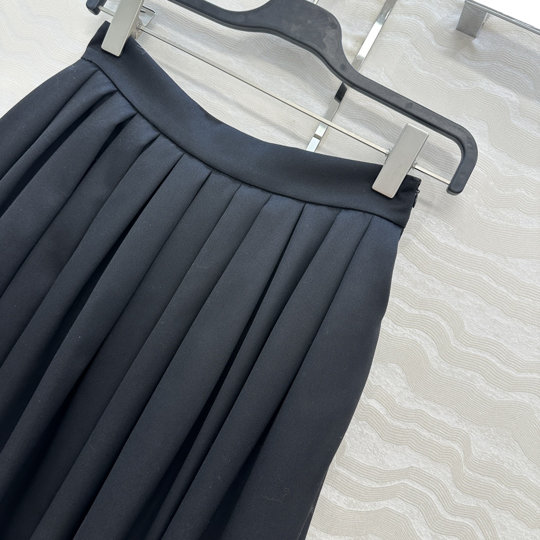 高端原单品质❤️Row风长期主义～复古宫廷风褶位长半裙！进口斜纹精纺羊毛面料质感挺阔细腻，法式气质名媛白