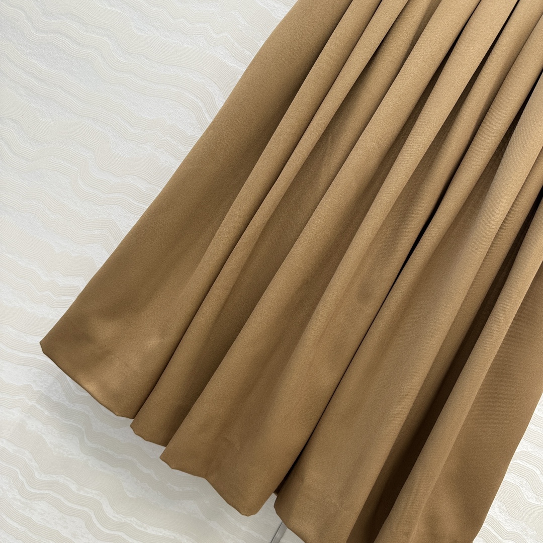 高端原单品质❤️Row风长期主义～复古宫廷风褶位长半裙！进口斜纹精纺羊毛面料质感挺阔细腻，法式气质名媛白