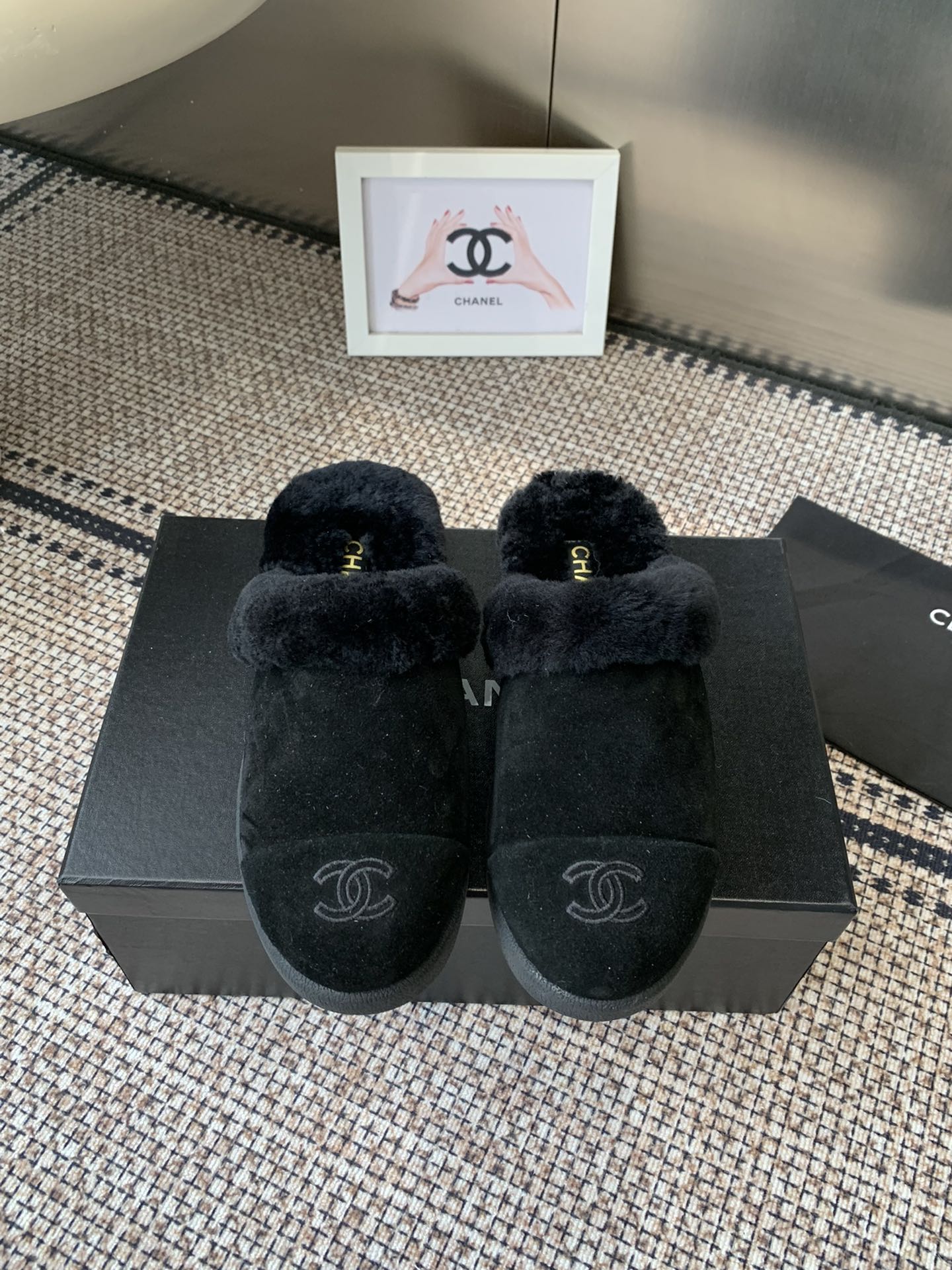 NO:615427,Chanel's new autumn and winter furry half-drag, high quality, Xiaohongshu's latest color matching, Xiaoxiangjia's popular style, fashionable latest furry boots, super versatile and warm sole, cow suede cowhide upper, imported wool lining, original rubber outsole Size35-40 (40 41 custom-made), half-drag snow boots, chanel, chanel, boots, cowhide19860909Chanel秋冬新款毛毛半拖 高品质 小红书同步最新配色小香家爆款火热上 时尚潮流最新款毛毛靴上脚超百搭暖底 牛反绒牛皮鞋面 进口羊毛内里 原版橡胶大底 Size35-40（40 41订做）,半拖雪地靴,chanel,chanel,boots,cowhide,Women's Shoes