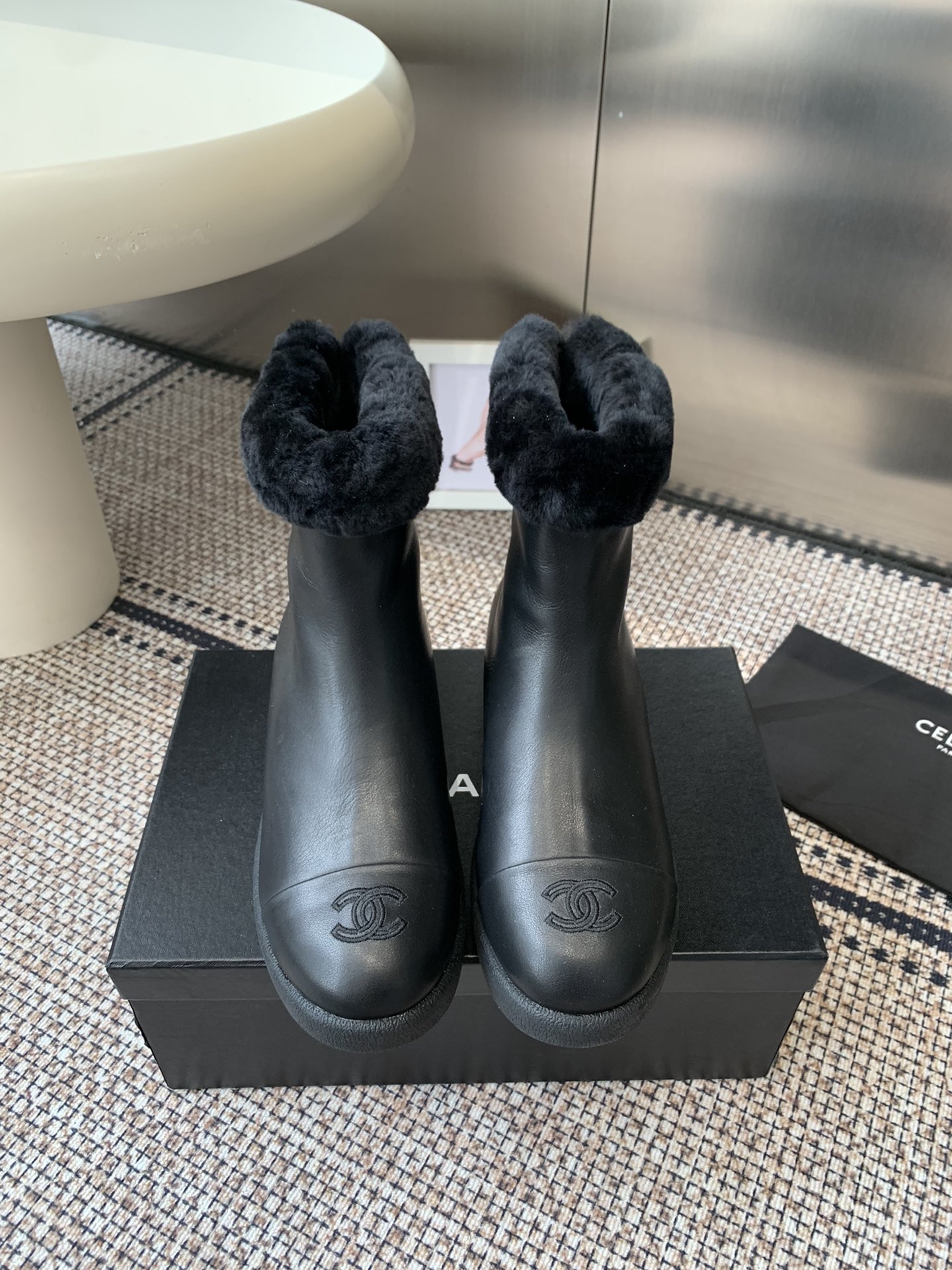 NO:615429,Chanel's new autumn and winter furry short boots, high quality, Xiaohongshu synchronizes the latest color matching, Xiaoxiangjia's hot style, fashionable and trendy latest furry boots, super versatile and warm sole, cow suede cowhide upper, imported wool lining, original rubber outsole Size35-40 (40 41 custom-made), half-drag snow boots, chanel, chanel, boots, cowhide19860909Chanel秋冬新款毛毛短靴 高品质 小红书同步最新配色小香家爆款火热上 时尚潮流最新款毛毛靴上脚超百搭暖底 牛反绒牛皮鞋面 进口羊毛内里 原版橡胶大底 Size35-40（40 41订做）,半拖雪地靴,chanel,chanel,boots,cowhide,Women's Shoes