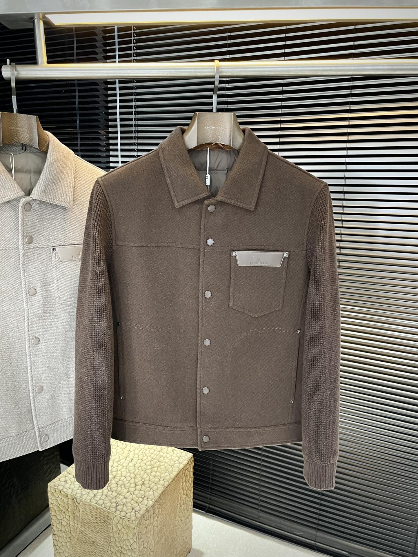 NO:600900,P Dio-(Dior) 2025 foreign trade export order!  The latest down jacket is extremely cold-proof, simple and comfortable commuter down, customized with the highest quality 85 white duck down-filled sheep wool acrylic fabric, with excellent fluffiness, full filling, light and not pressurizing, fashionable and simple, very suitable for sweaters and sweaters, original fabric, warm and stylish purchasing agent level - recommended to keep for yourself!  Size 48-56,,dior,dior,hoodie,sweatshirts,jackets & coats,sweaters,down jacket,alexander wang19860909P  Dio-（迪奥）2025外贸出口订单！最新羽绒外套 极度防寒 简洁舒适的通勤羽绒,定制最高等85白鸭绒填冲绵羊毛腈纶面料、蓬松度极好,填充物饱满,轻便不压身,时尚简约,内搭卫衣、毛衣都非常合适,原版面料,保暖有型代购级别-推荐自留款！尺码 48-56,,dior,dior,hoodie,sweatshirts,jackets & coats,sweaters,down jacket,alexander wang,Men's clothing