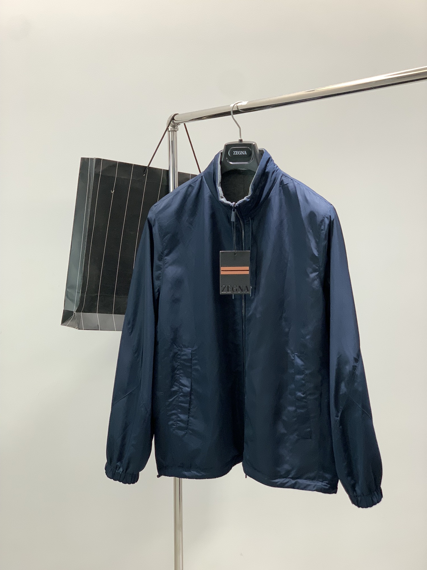 NO:690467,,ZEGNA Reversible Sheep Stand Collar Dark Blue Jacket Material Polyester Fiber Wool Size M-2XL Model 845495 Bust Sleeve Long Shoulder Width Length M116 62 4669 L120 63 4770 XL124 64 4871 XXL128 65 4973,,zegna,jackets & coats,jackets &  coats,19860909,ZEGNA 杰尼亚双面穿羊立领深蓝色夹克外套 材质 聚酯纤维 羊毛 尺码M-2XL型号845495  胸围袖长肩宽衣长 M116 62 4669 L120 63 4770 XL124 64 4871 XXL128 65 4973,,zegna,jackets & coats,jackets & coats,,Men's clothing