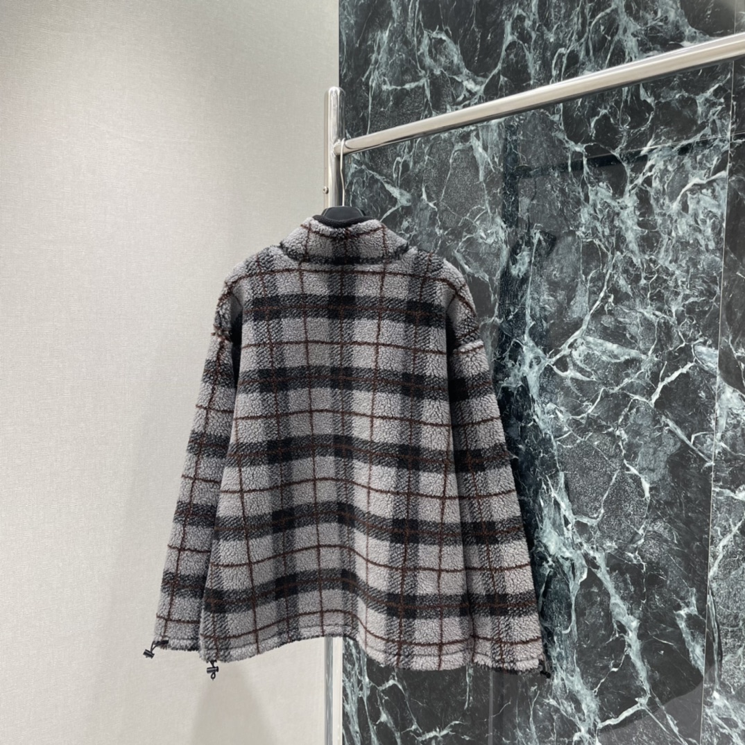 Miu 25秋冬新款 格纹摇粒绒外套 秋冬穿超合适!连帽➕抽绳袖口，实用又有型，宽松版型轻盈不束缚，日常