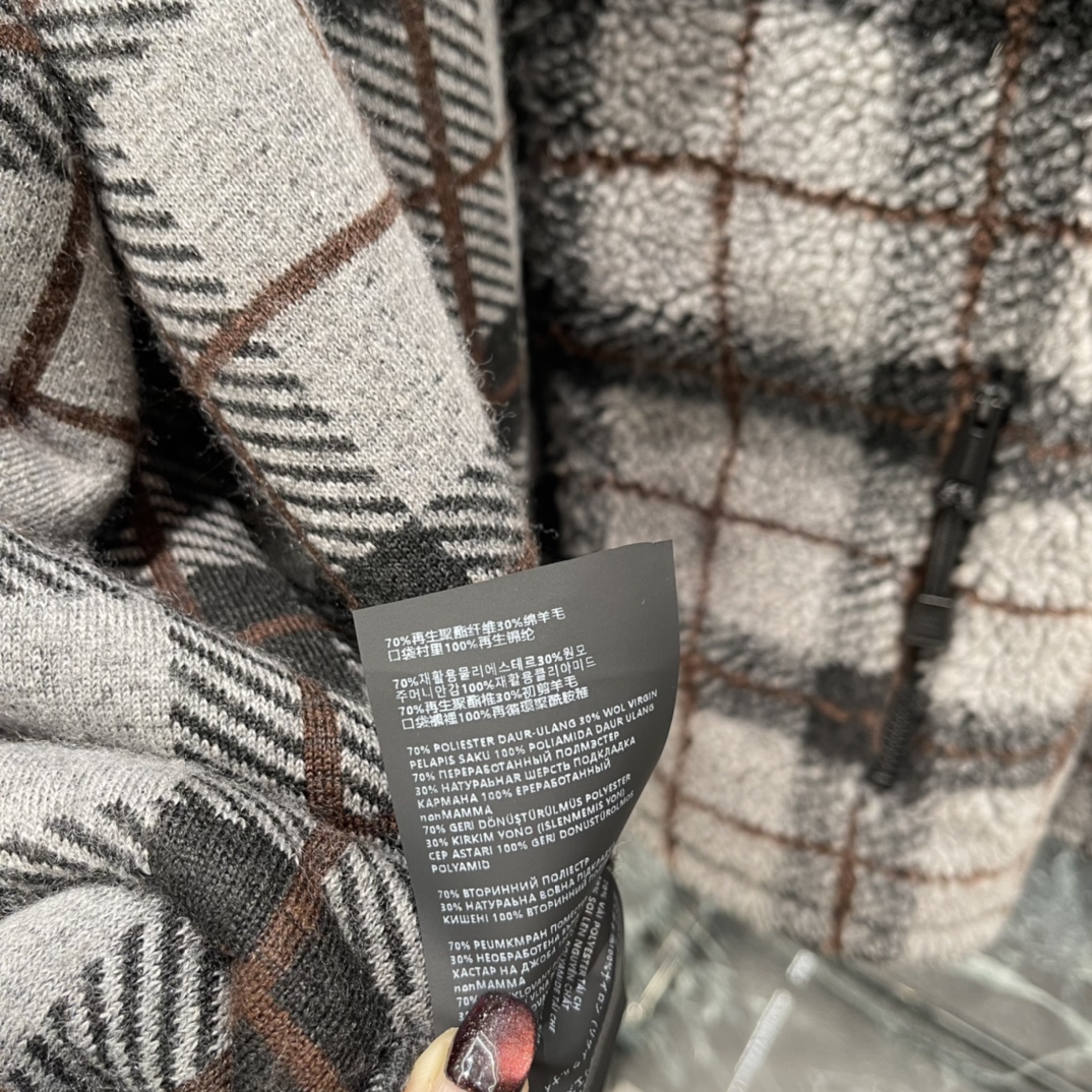 Miu 25秋冬新款 格纹摇粒绒外套 秋冬穿超合适!连帽➕抽绳袖口，实用又有型，宽松版型轻盈不束缚，日常