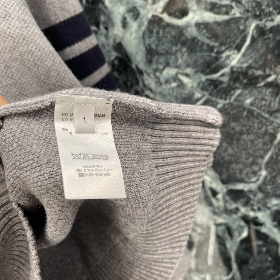 TB 25秋冬新款 小狗图案针织开衫 高级色调，百搭又耐看，春秋季节穿刚刚好~无论配裙装还是裤装都很出彩