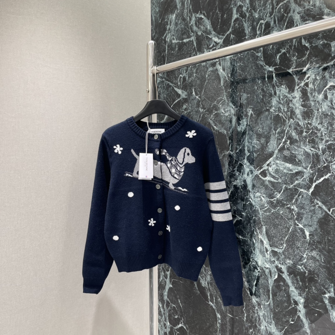 TB 25秋冬新款 小狗图案针织开衫 高级色调，百搭又耐看，春秋季节穿刚刚好~无论配裙装还是裤装都很出彩