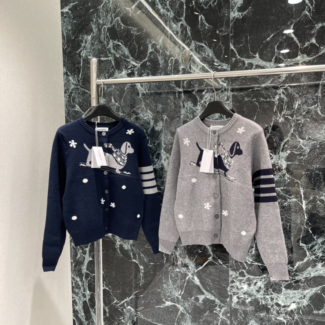 TB 25秋冬新款 小狗图案针织开衫 高级色调，百搭又耐看，春秋季节穿刚刚好~无论配裙装还是裤装都很出彩