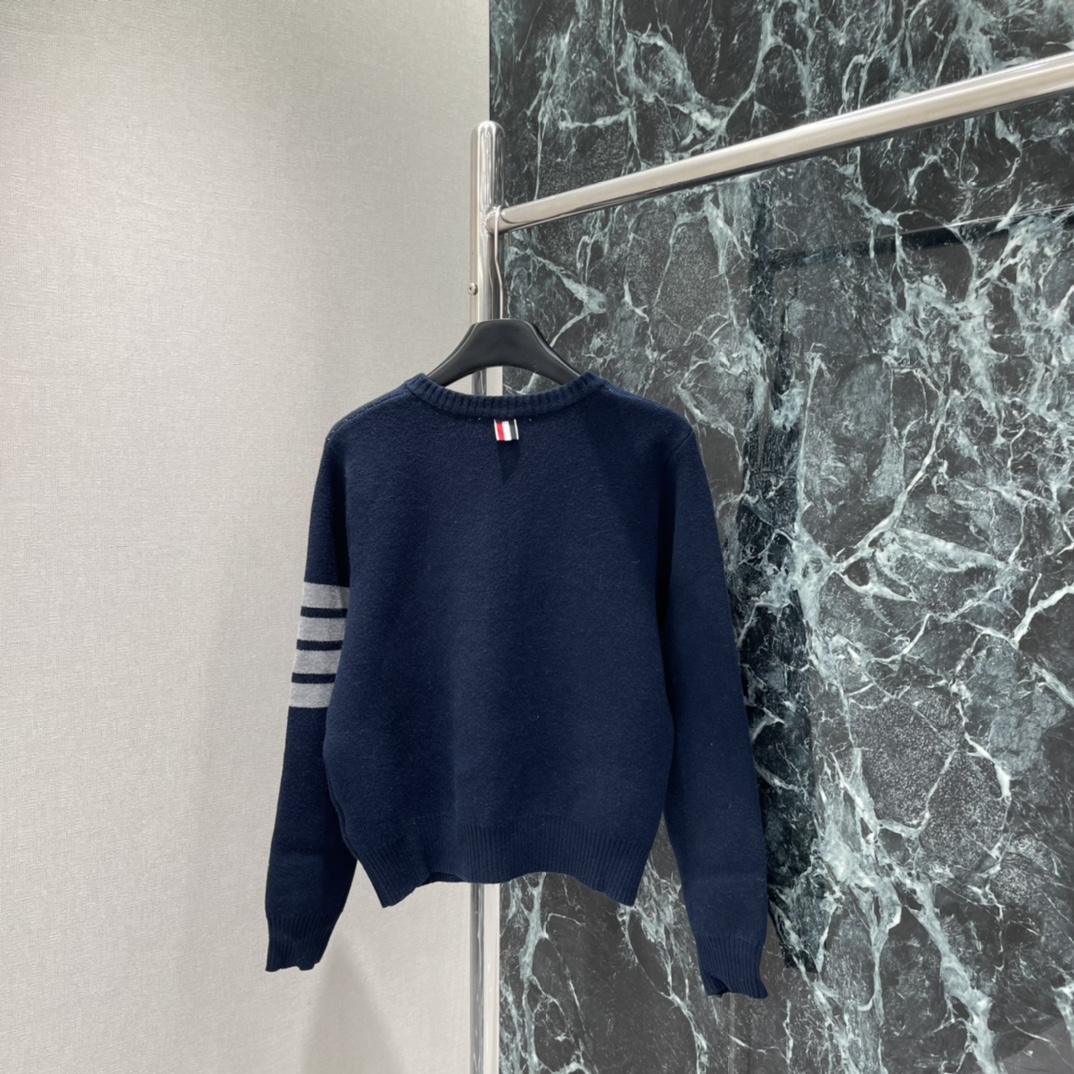 TB 25秋冬新款 小狗图案针织开衫 高级色调，百搭又耐看，春秋季节穿刚刚好~无论配裙装还是裤装都很出彩