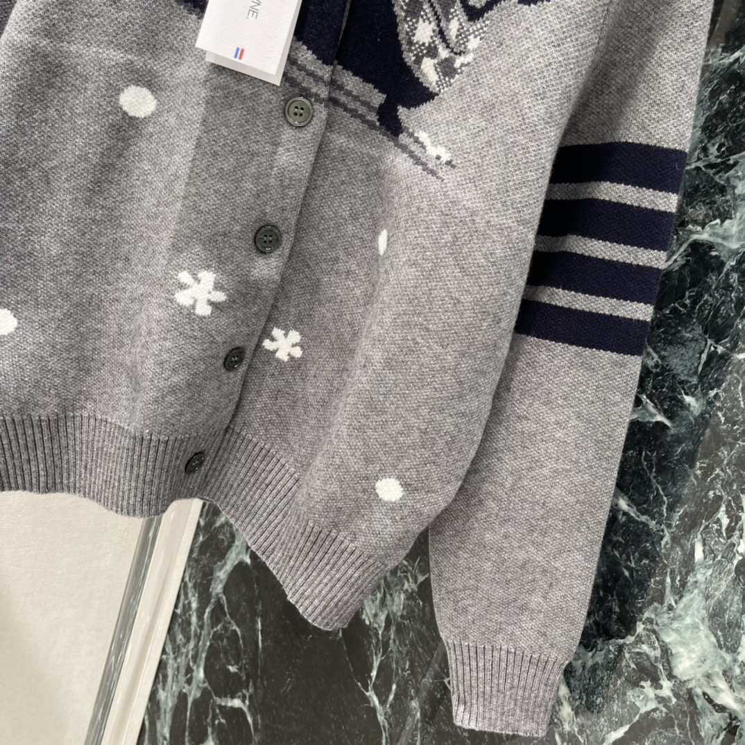 TB 25秋冬新款 小狗图案针织开衫 高级色调，百搭又耐看，春秋季节穿刚刚好~无论配裙装还是裤装都很出彩