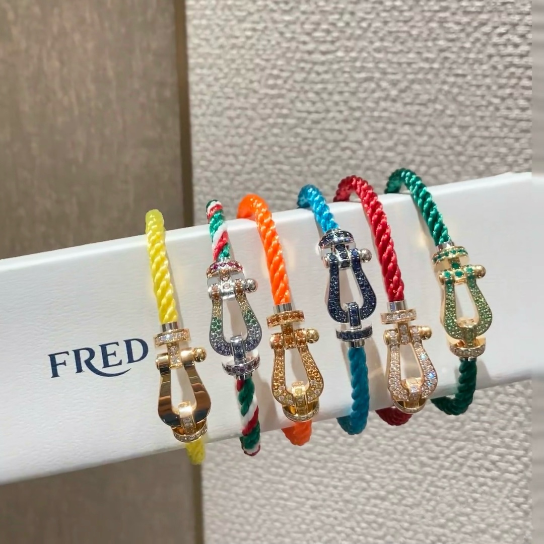 💥新品发布❤火爆🎉钢丝费雷德 Fred斐登满钻、半钻、无钻马蹄扣中性款高品质黑色钢丝绳手链手镯！本命绳👉🏻大牌 时尚 精致💠FORCE 系列手链⭐高端定制～亚金微电镀18k金工艺 精工马蹄扣头手镯！上手效果非常百搭💍 网红达人 时尚一族必备单品 玫瑰金、黄金、银色扣头😘男女情侣款两个码数：17/19cm