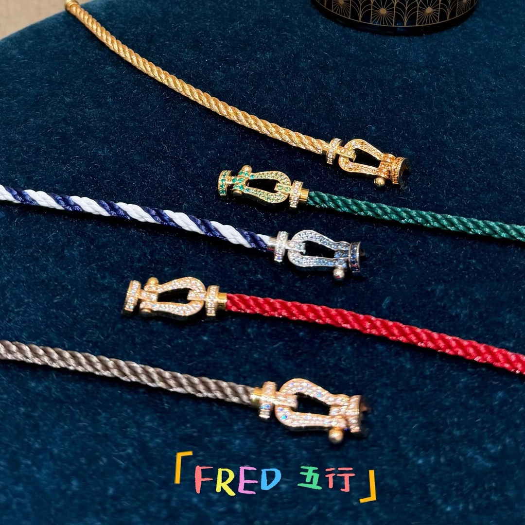 💥新品发布❤火爆🎉钢丝费雷德 Fred斐登满钻、半钻、无钻马蹄扣中性款高品质黑色钢丝绳手链手镯！本命绳👉🏻大牌 时尚 精致💠FORCE 系列手链⭐高端定制～亚金微电镀18k金工艺 精工马蹄扣头手镯！上手效果非常百搭💍 网红达人 时尚一族必备单品 玫瑰金、黄金、银色扣头😘男女情侣款两个码数：17/19cm