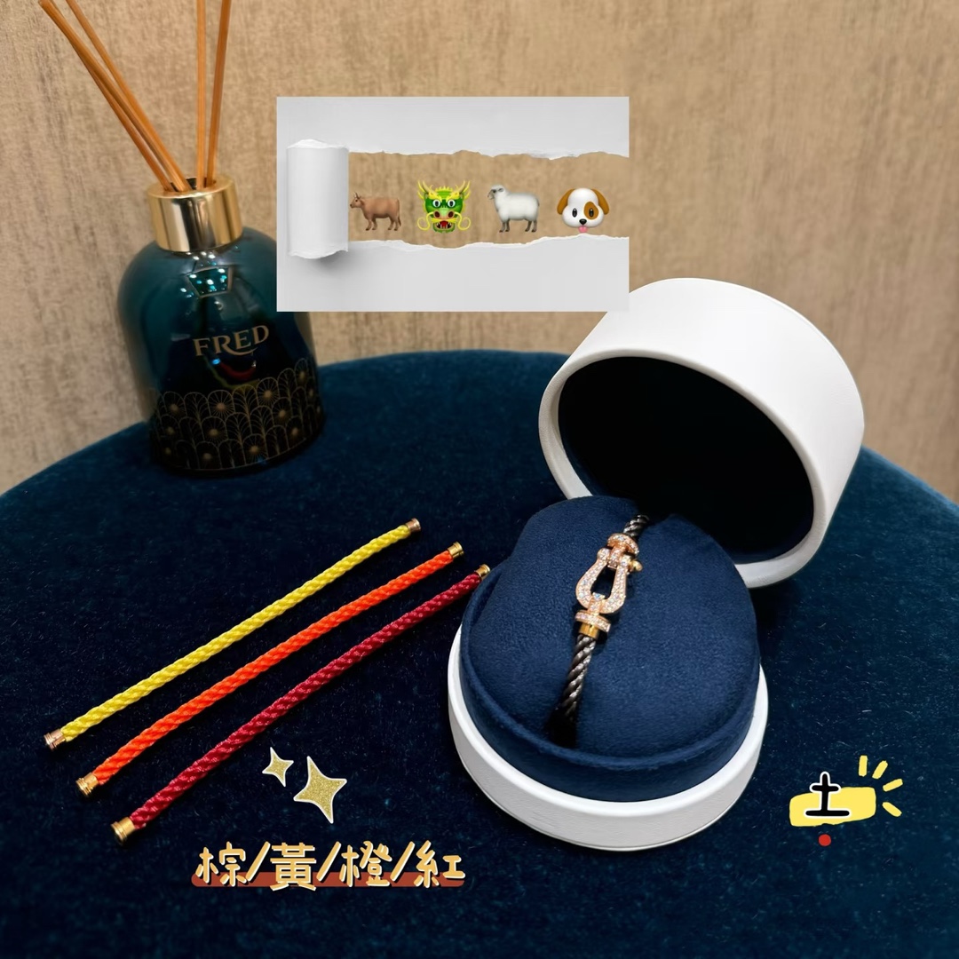 💥新品发布❤火爆🎉钢丝费雷德 Fred斐登满钻、半钻、无钻马蹄扣中性款高品质黑色钢丝绳手链手镯！本命绳👉🏻大牌 时尚 精致💠FORCE 系列手链⭐高端定制～亚金微电镀18k金工艺 精工马蹄扣头手镯！上手效果非常百搭💍 网红达人 时尚一族必备单品 玫瑰金、黄金、银色扣头😘男女情侣款两个码数：17/19cm