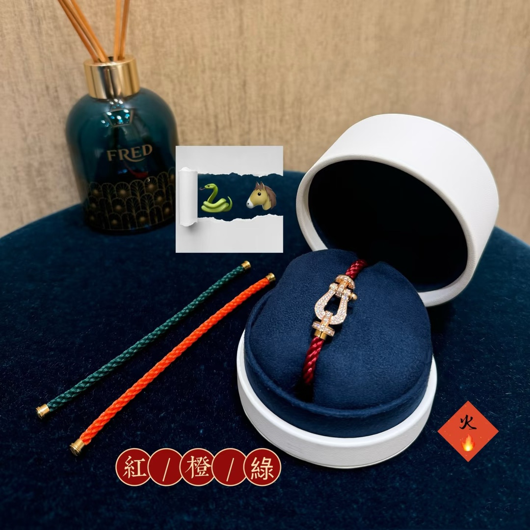 💥新品发布❤火爆🎉钢丝费雷德 Fred斐登满钻、半钻、无钻马蹄扣中性款高品质黑色钢丝绳手链手镯！本命绳👉🏻大牌 时尚 精致💠FORCE 系列手链⭐高端定制～亚金微电镀18k金工艺 精工马蹄扣头手镯！上手效果非常百搭💍 网红达人 时尚一族必备单品 玫瑰金、黄金、银色扣头😘男女情侣款两个码数：17/19cm