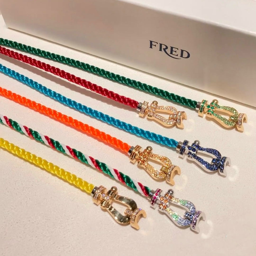 💥新品发布❤火爆🎉钢丝费雷德 Fred斐登满钻、半钻、无钻马蹄扣中性款高品质黑色钢丝绳手链手镯！本命绳👉🏻大牌 时尚 精致💠FORCE 系列手链⭐高端定制～亚金微电镀18k金工艺 精工马蹄扣头手镯！上手效果非常百搭💍 网红达人 时尚一族必备单品 玫瑰金、黄金、银色扣头😘男女情侣款两个码数：17/19cm