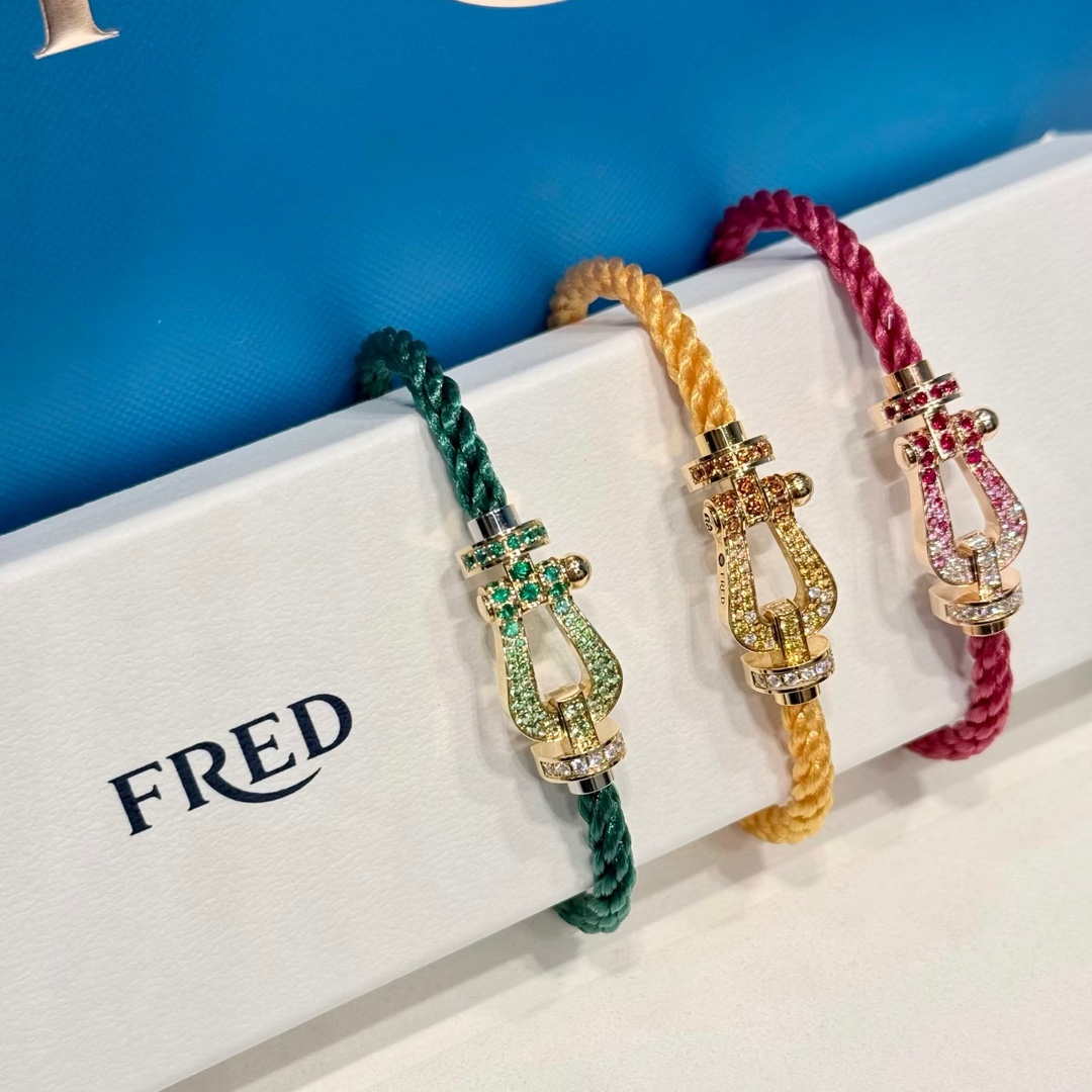 💥新品发布❤火爆🎉钢丝费雷德 Fred斐登满钻、半钻、无钻马蹄扣中性款高品质黑色钢丝绳手链手镯！本命绳👉🏻大牌 时尚 精致💠FORCE 系列手链⭐高端定制～亚金微电镀18k金工艺 精工马蹄扣头手镯！上手效果非常百搭💍 网红达人 时尚一族必备单品 玫瑰金、黄金、银色扣头😘男女情侣款两个码数：17/19cm