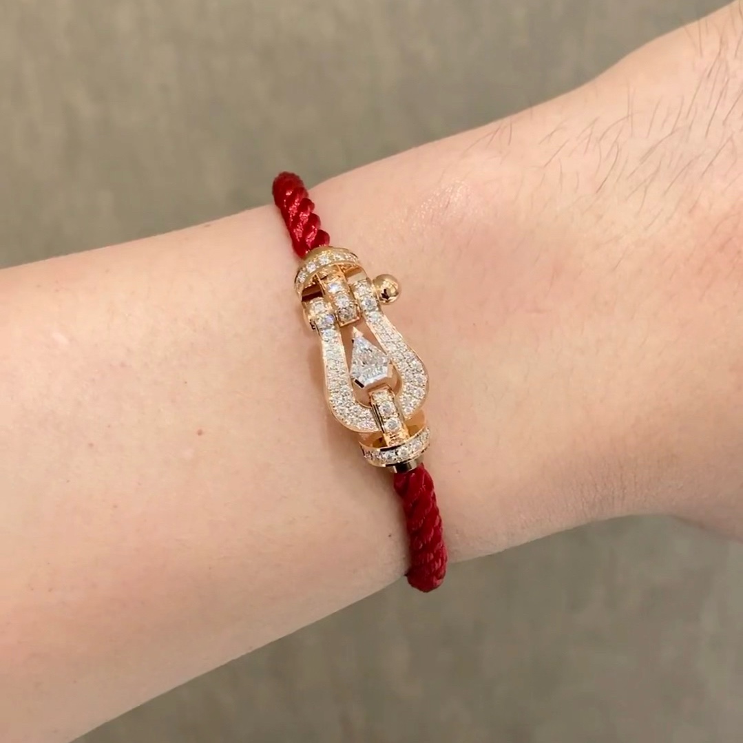 💥新品发布❤火爆🎉钢丝费雷德 Fred斐登满钻、半钻、无钻马蹄扣中性款高品质黑色钢丝绳手链手镯！本命绳👉🏻大牌 时尚 精致💠FORCE 系列手链⭐高端定制～亚金微电镀18k金工艺 精工马蹄扣头手镯！上手效果非常百搭💍 网红达人 时尚一族必备单品 玫瑰金、黄金、银色扣头😘男女情侣款两个码数：17/19cm